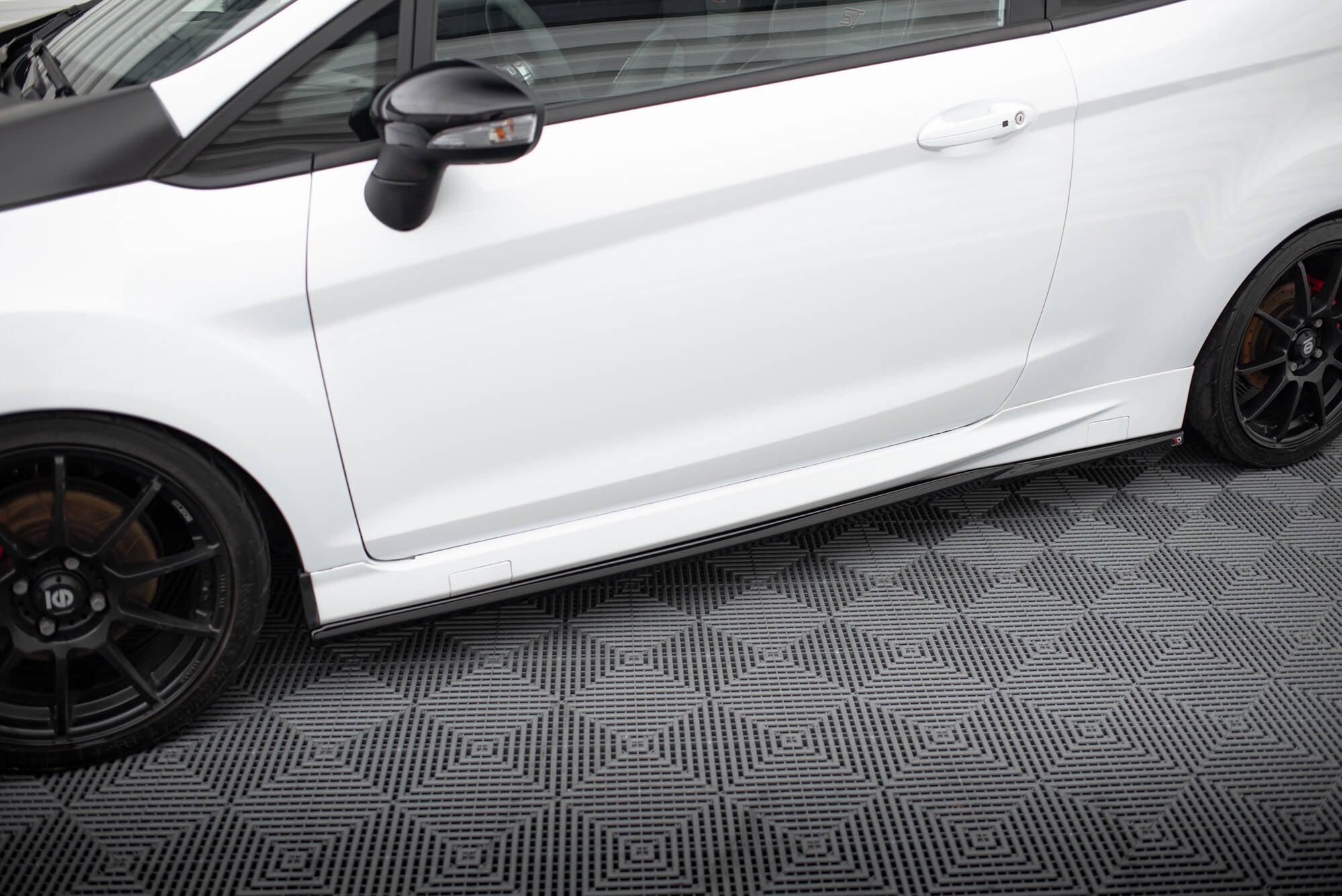 Maxton Design Street+ Seitenschweller Leisten passend für V.4 Ford Fiesta ST / ST-Line Mk7 schwarz Hochglanz