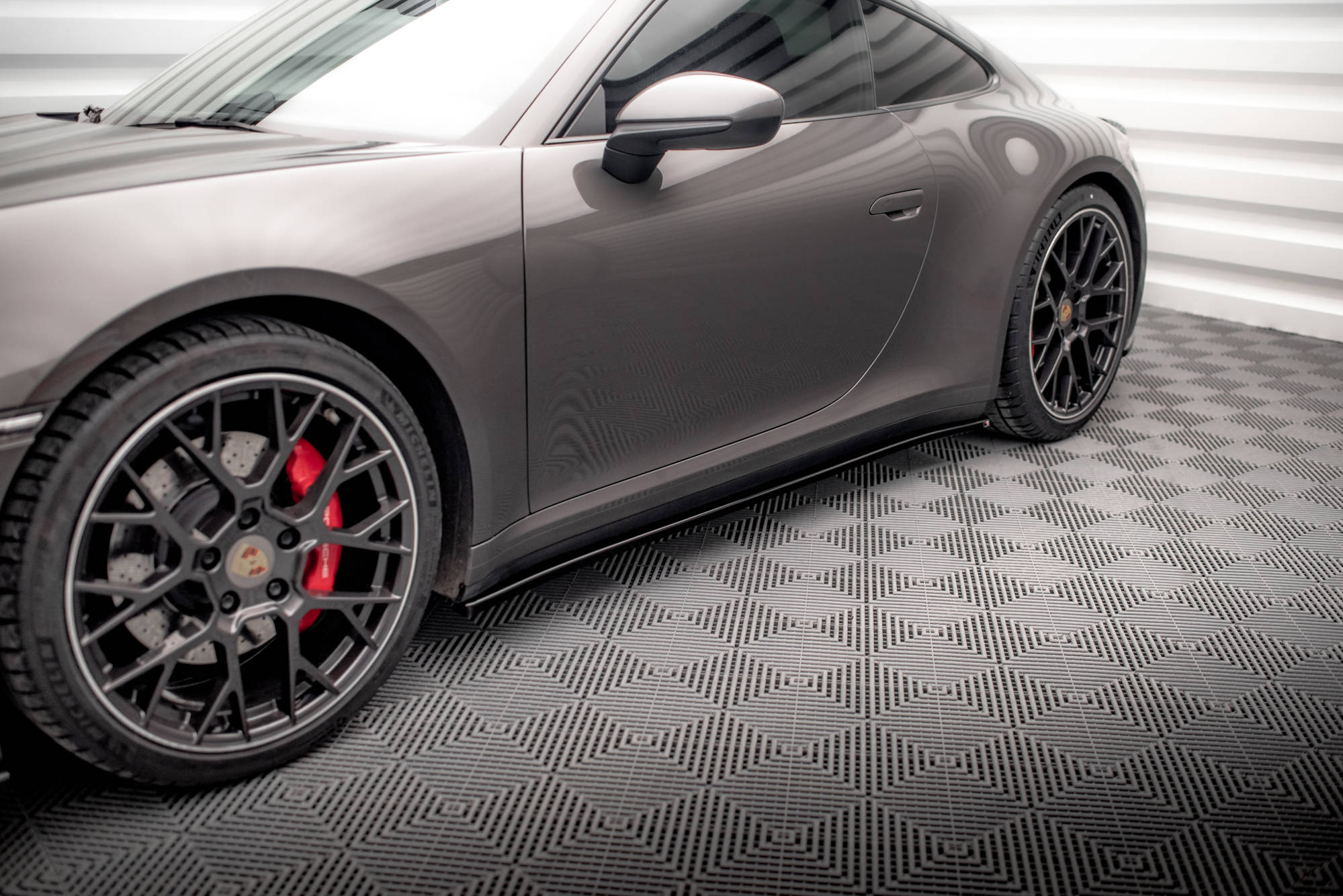 Maxton Design Street+ Seitenschweller Leisten passend für Porsche 911 Carrera 4S 992 schwarz Hochglanz
