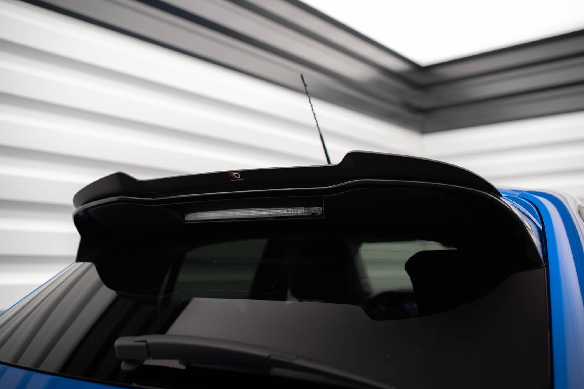 Maxton Design Spoiler CAP V.1 passend für Peugeot 208 Mk2 schwarz Hochglanz