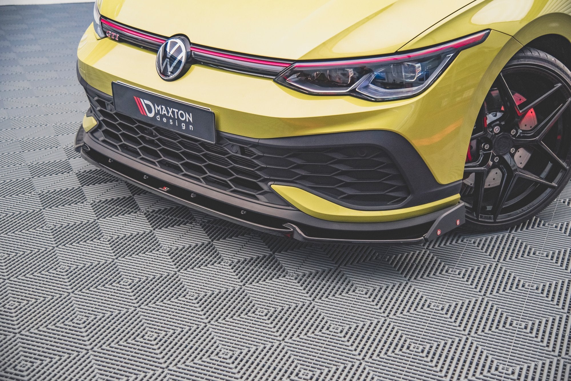 Maxton Design Street+ Spoilerlippe Front Ansatz V.1 + Flaps passend für VW Golf GTI Clubsport Mk8