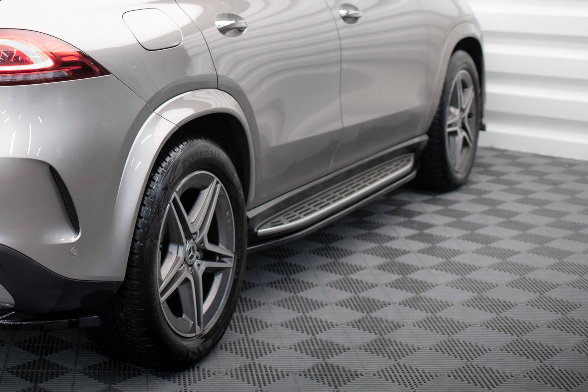 Maxton Design Street+ Seitenschweller Leisten passend für Mercedes-AMG / AMG-Line GLE SUV W167 / W167 Facelift schwarz Hochglanz
