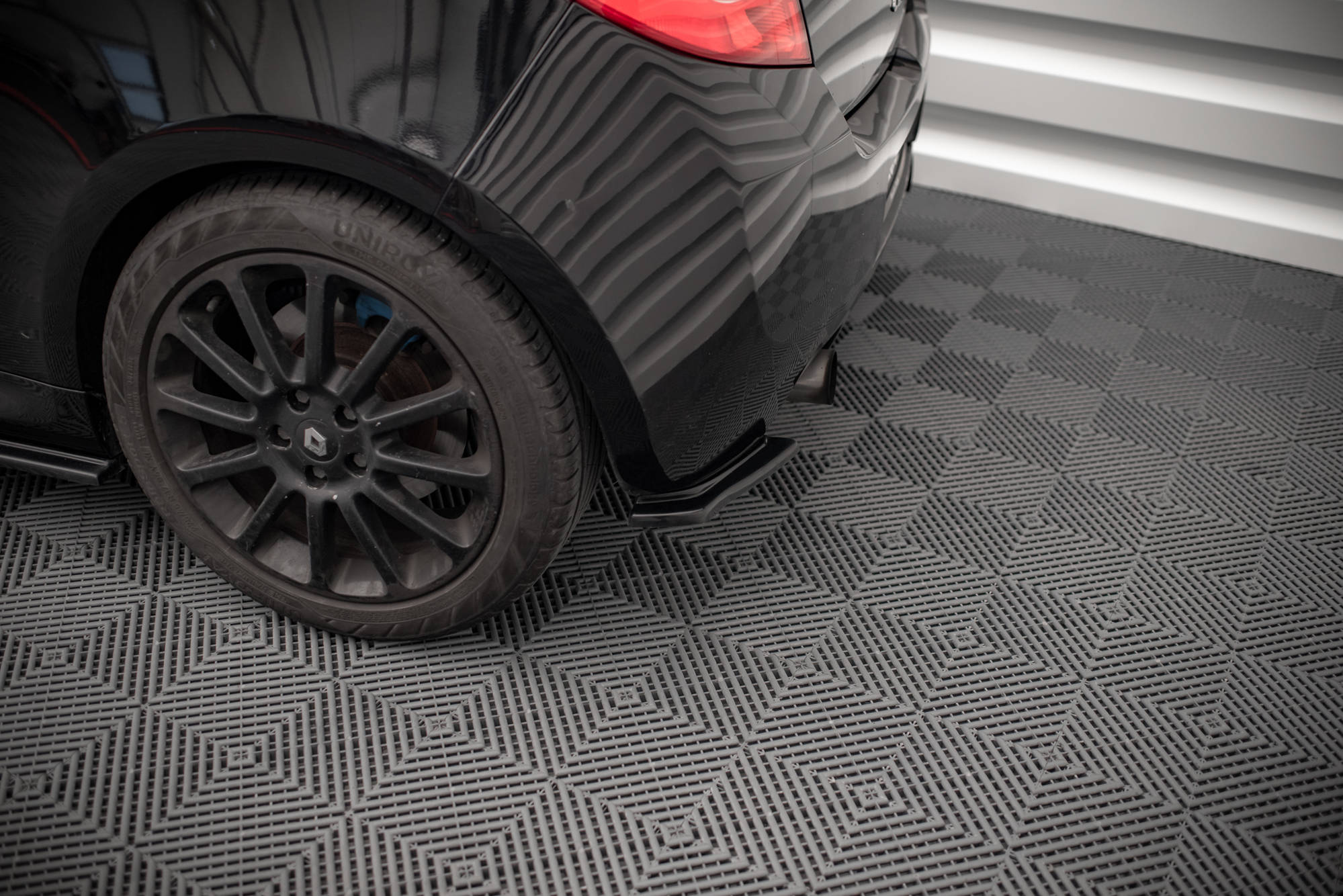 Maxton Design Heck Ansatz Flaps Diffusor passend für RENAULT CLIO III RS schwarz Hochglanz