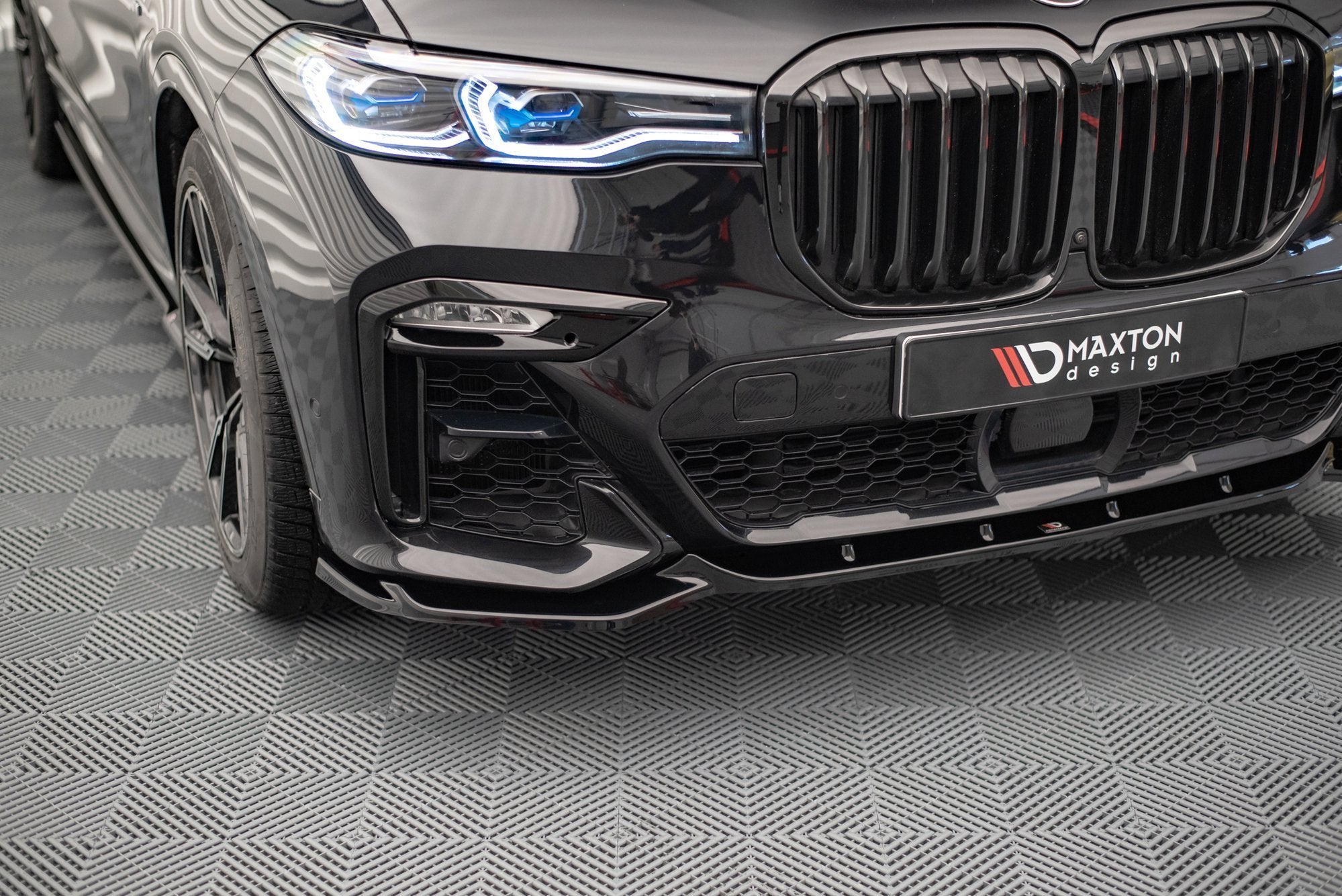 Maxton Design Street+ Spoilerlippe Front Ansatz V.3 passend für BMW X7 M-Paket G07 schwarz Hochglanz