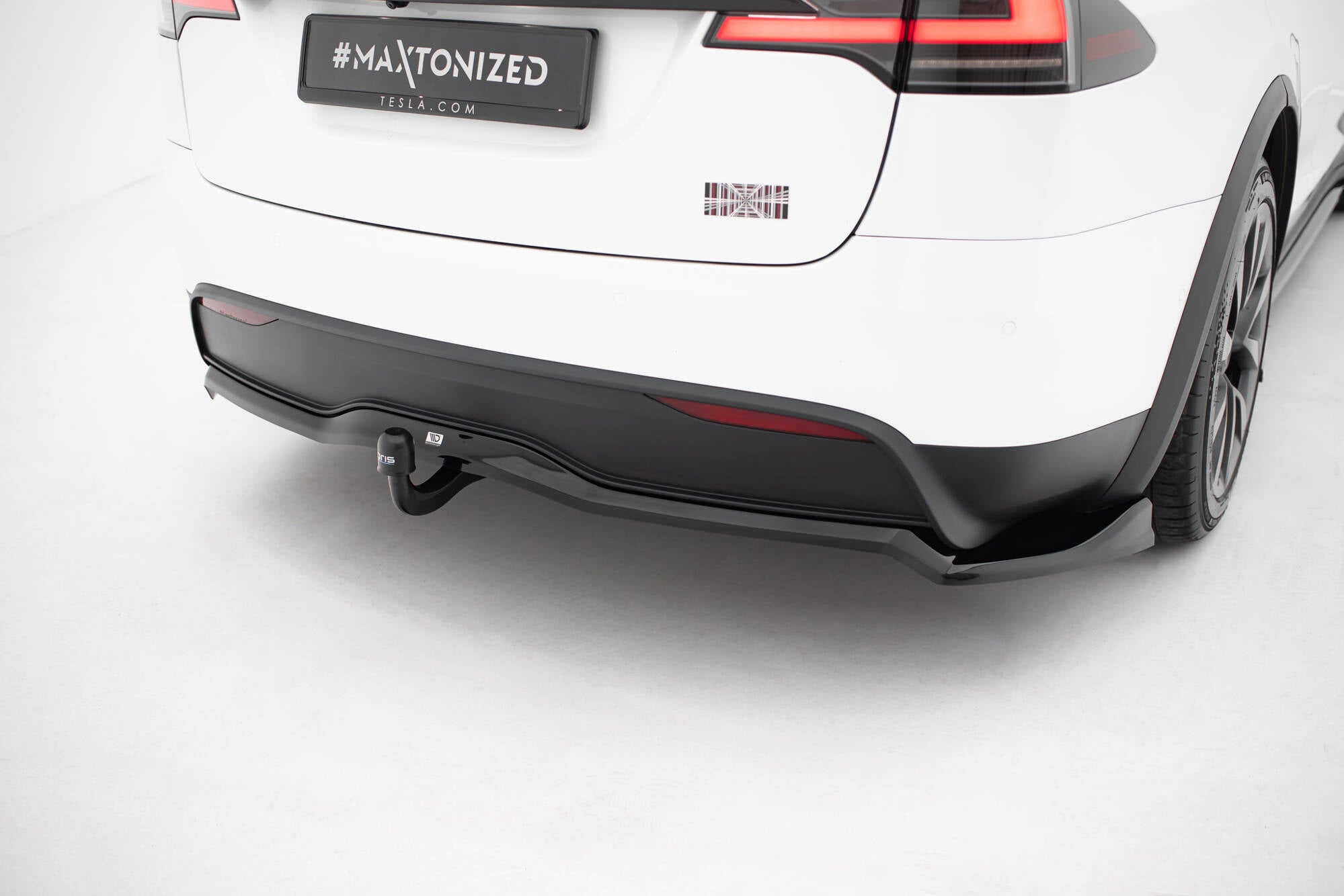 Maxton Design Street+ Mittlerer Diffusor RACE V.2 passend für Tesla Model X Mk1 Facelift schwarz Hochglanz