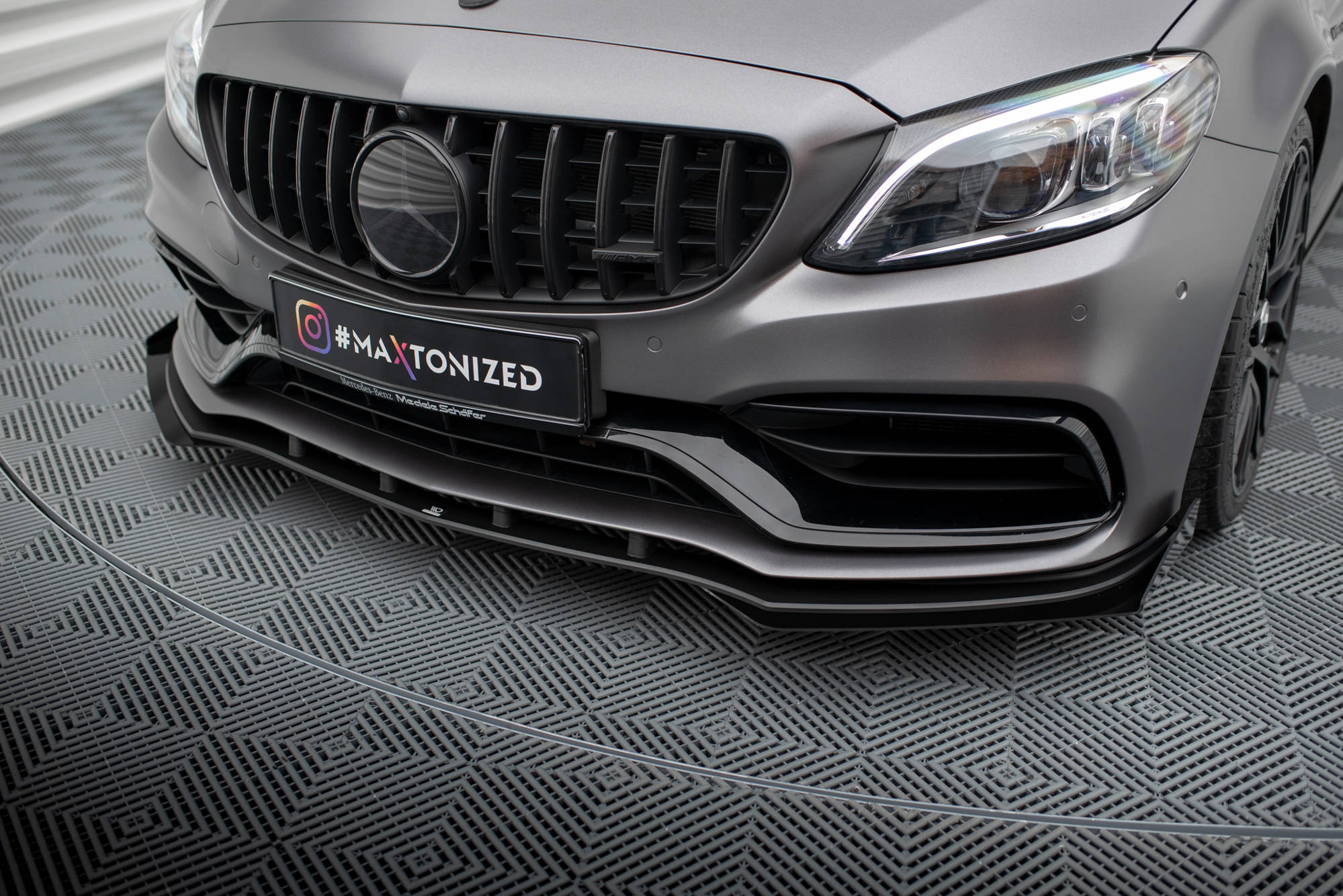 Maxton Design Street Pro Street+ Spoilerlippe Front Ansatz + Flaps passend für Mercedes-AMG C63 Limousine / Kombi W205 Facelift schwarz Hochglanz