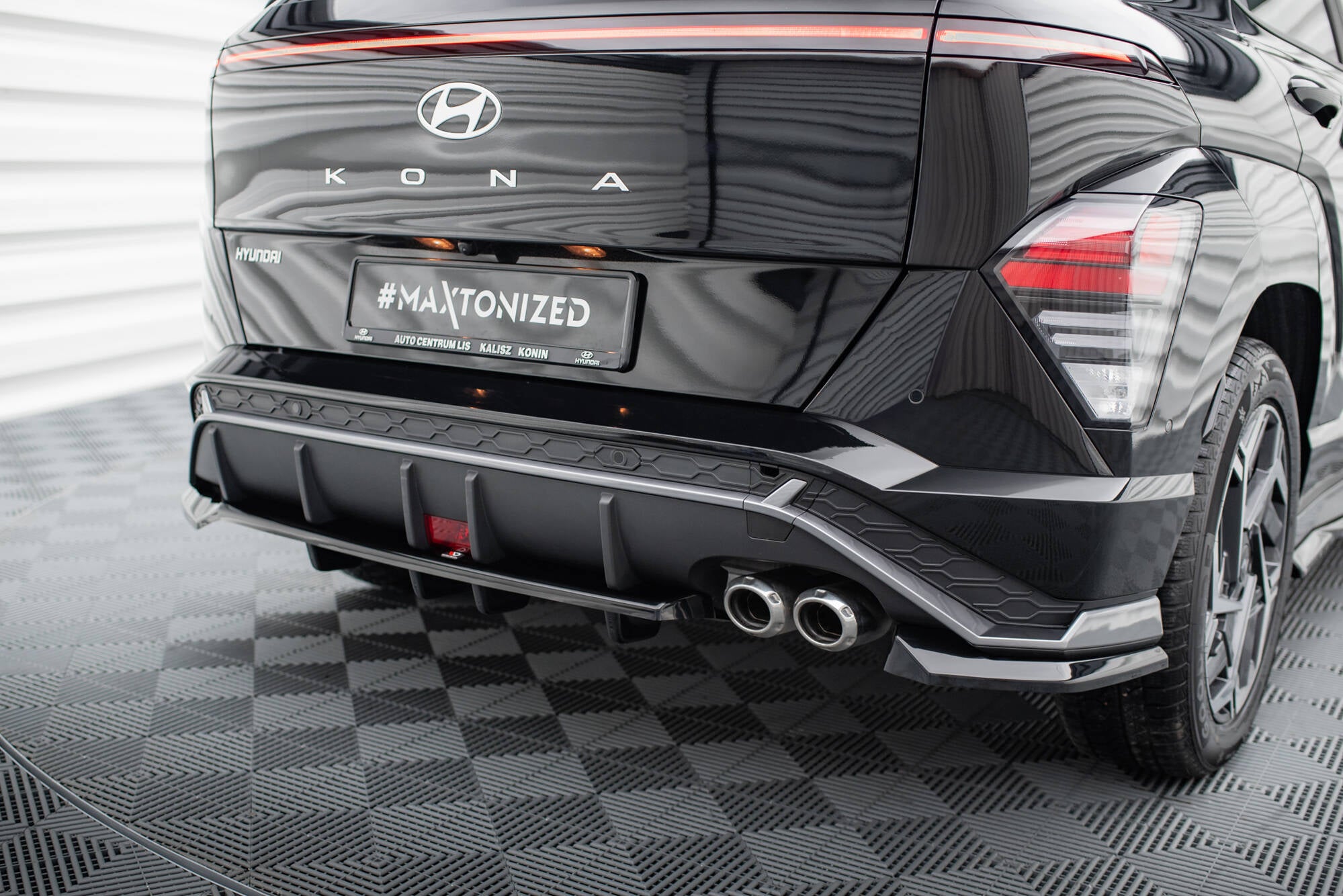 Maxton Design Street+ Mittlerer Diffusor RACE passend für Hyundai Kona N-Line Mk2 schwarz Hochglanz