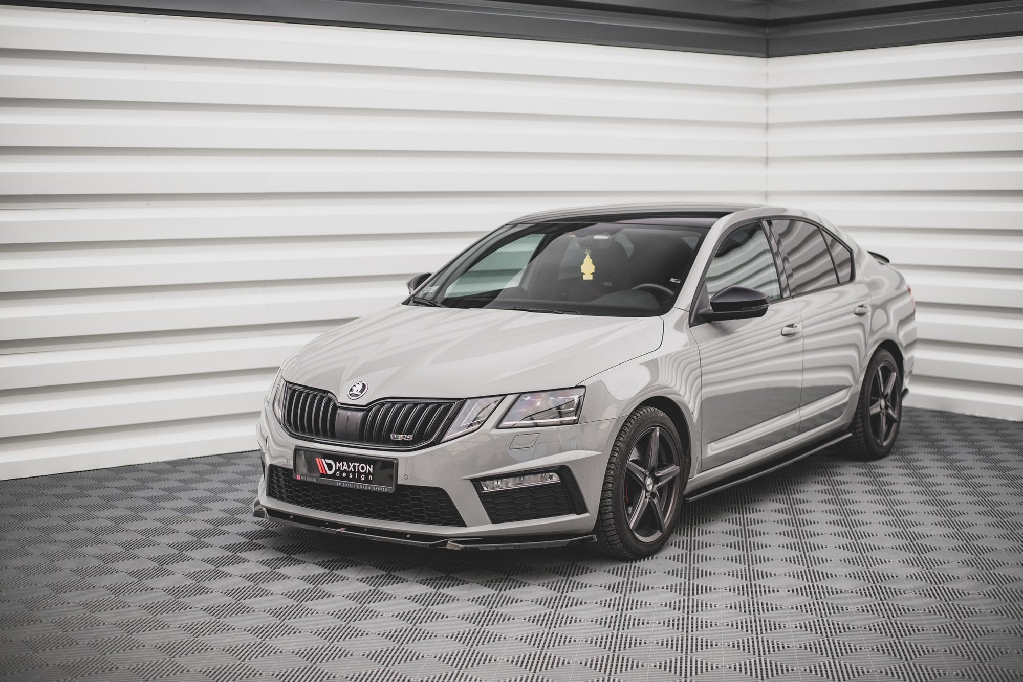 Maxton Design Street+ Spoilerlippe Front Ansatz V.3 passend für Skoda Octavia RS Mk3 Facelift schwarz Hochglanz