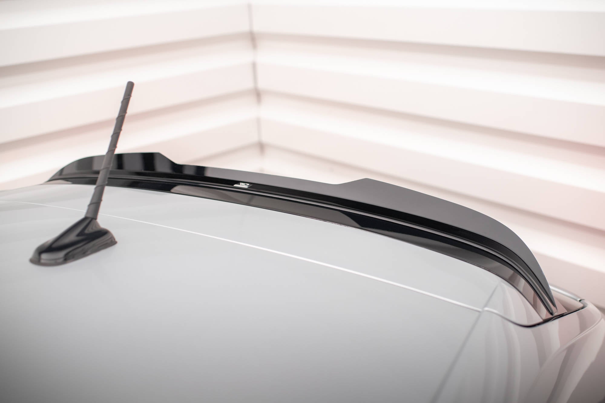 Maxton Design Spoiler CAP passend für VW Taigo R-Line Mk1 schwarz Hochglanz