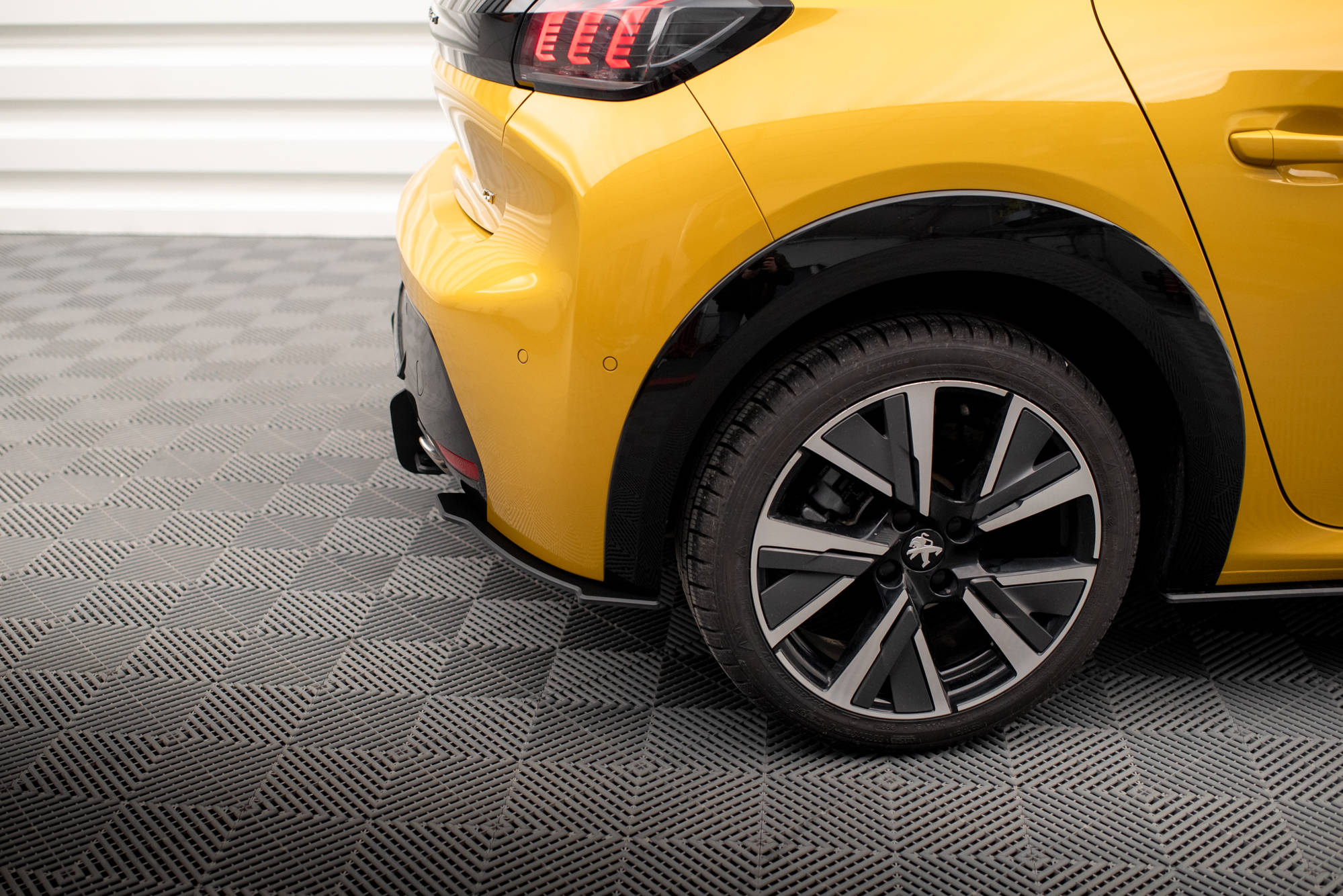 Maxton Design Street Pro Heck Ansatz Flaps Diffusor passend für Peugeot 208 GT Mk2