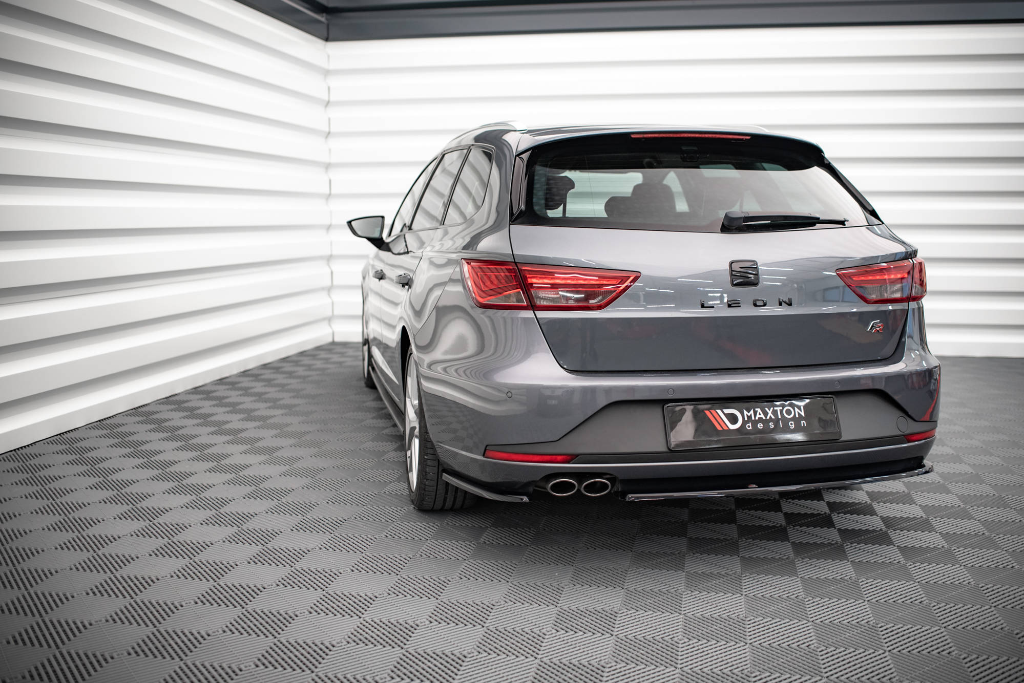 Maxton Design Heck Ansatz Flaps Diffusor V.1 passend für Seat Leon FR Sportstourer Mk3 schwarz Hochglanz