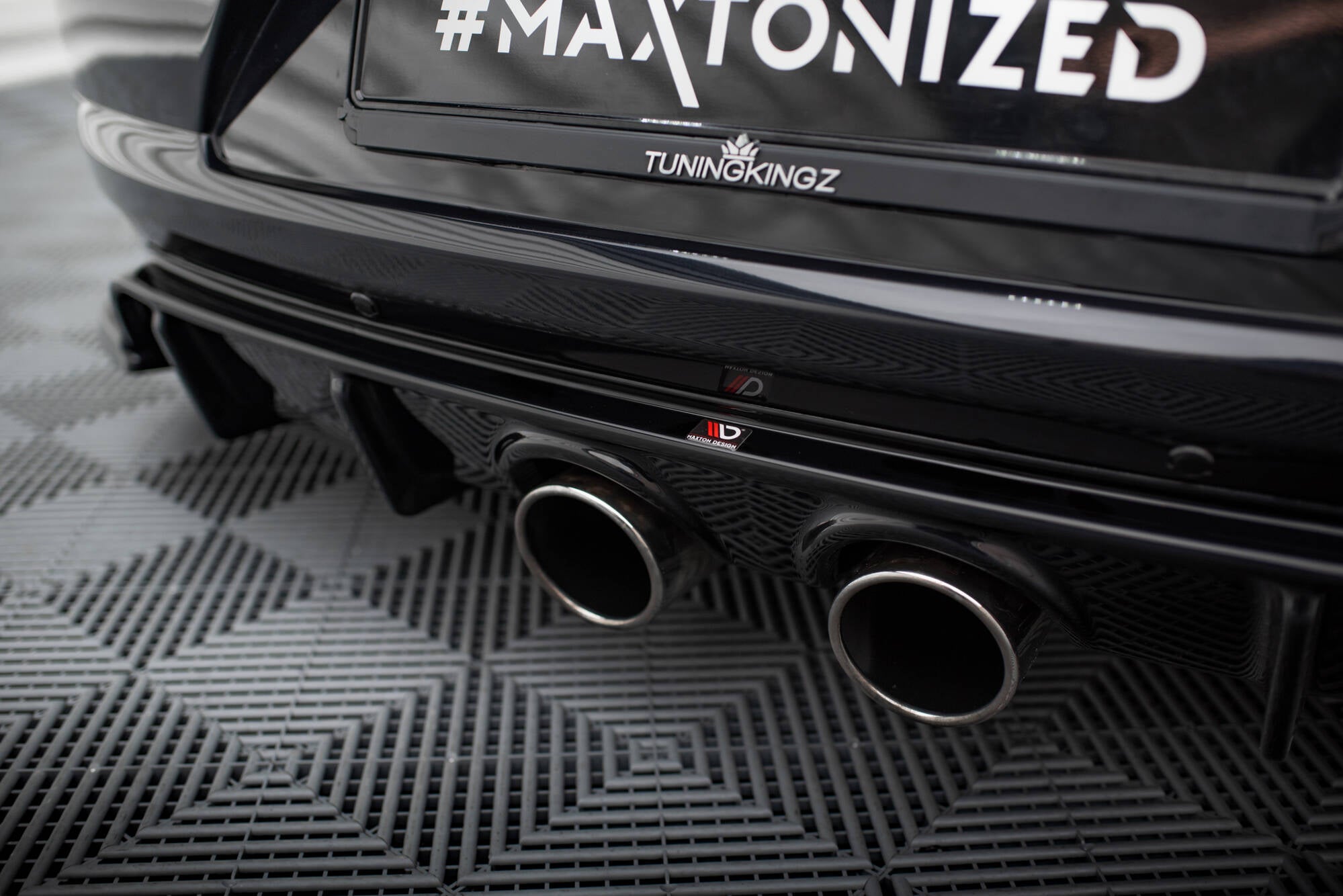 Maxton Design Diffusor Heck Ansatz V.2 passend für VW Scirocco Mk3 (R32 Auspuff) schwarz Hochglanz