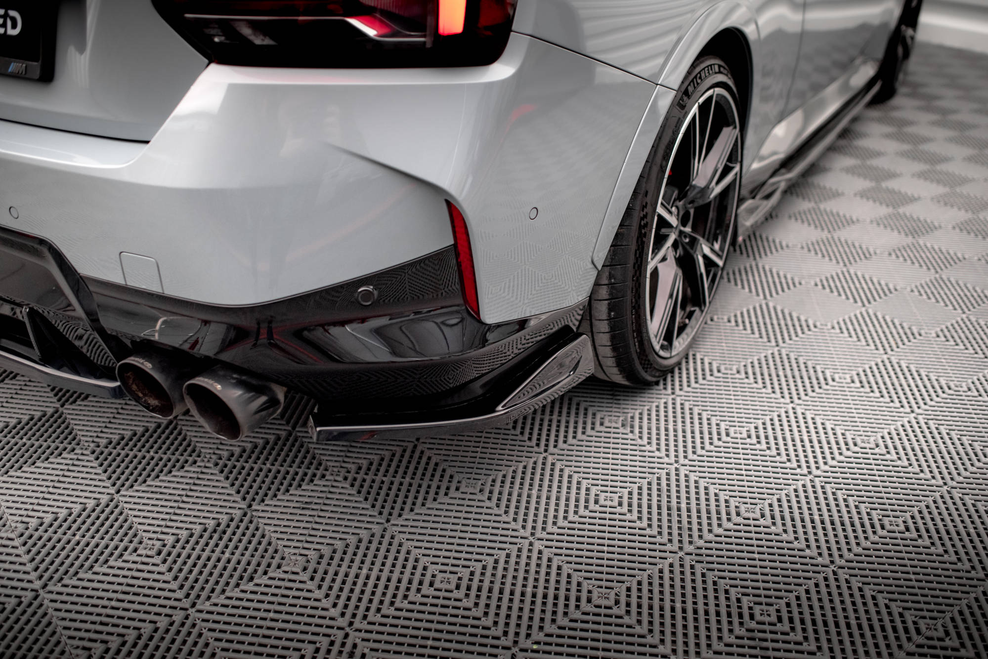 Maxton Design Heck Ansatz Flaps Diffusor V.1 passend für BMW 2 Coupe M240i G42 schwarz Hochglanz