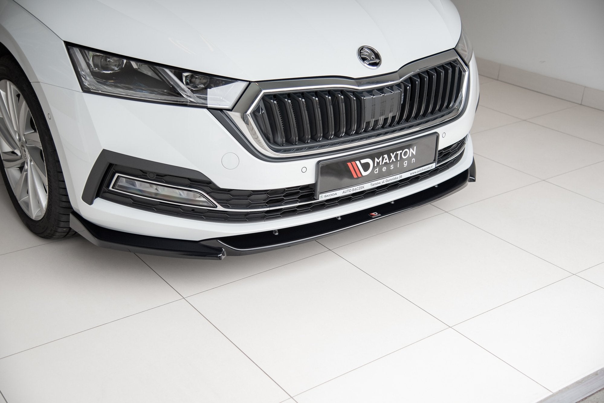 Maxton Design Street+ Spoilerlippe Front Ansatz V.1 passend für Skoda Octavia Mk4 schwarz Hochglanz