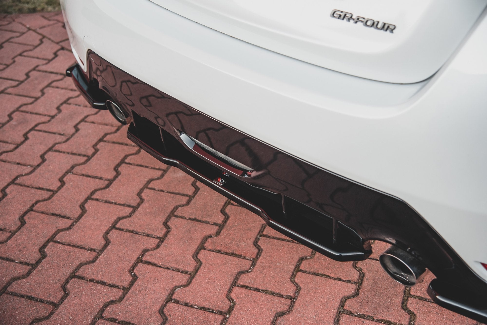 Maxton Design Mittlerer Diffusor Heck Ansatz für Toyota GR Yaris Mk4 Carbon Look