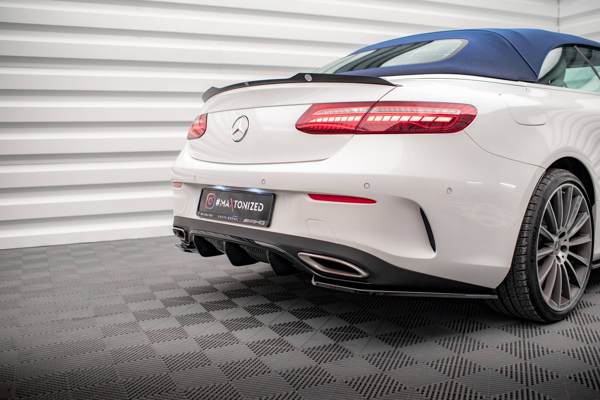 Maxton Design Diffusor Heck Ansatz passend für Mercedes-Benz E-Klasse W213 Coupe(C238) / Cabriolet (A238) AMG-Line schwarz Hochglanz