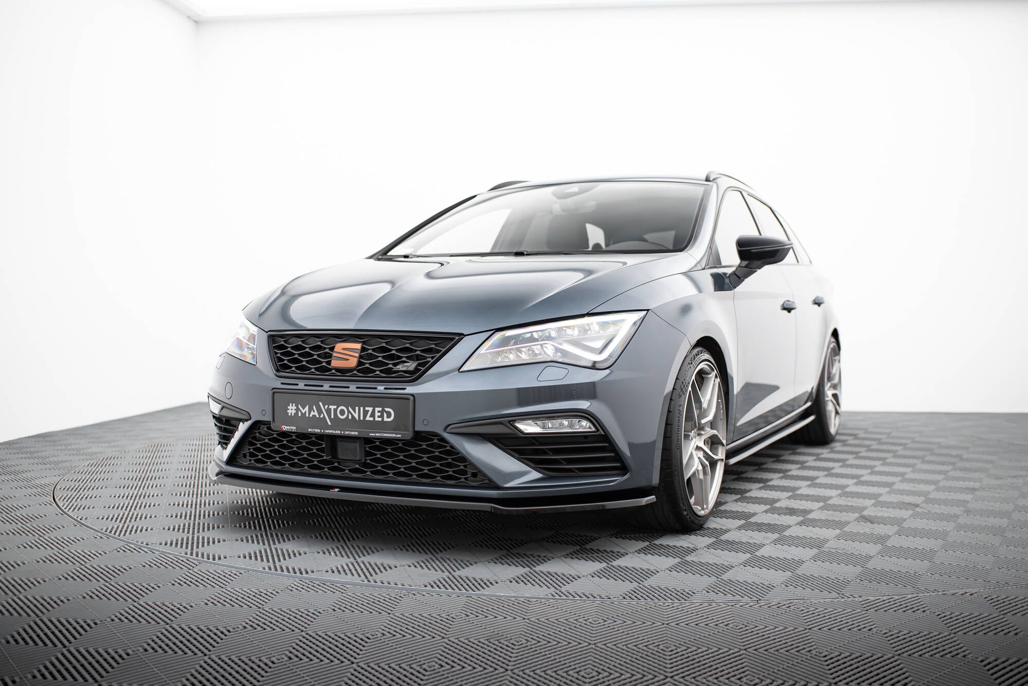 Maxton Design Street+ Spoilerlippe Front Ansatz V.2 passend für Seat Leon Cupra / FR Mk3 FL schwarz Hochglanz