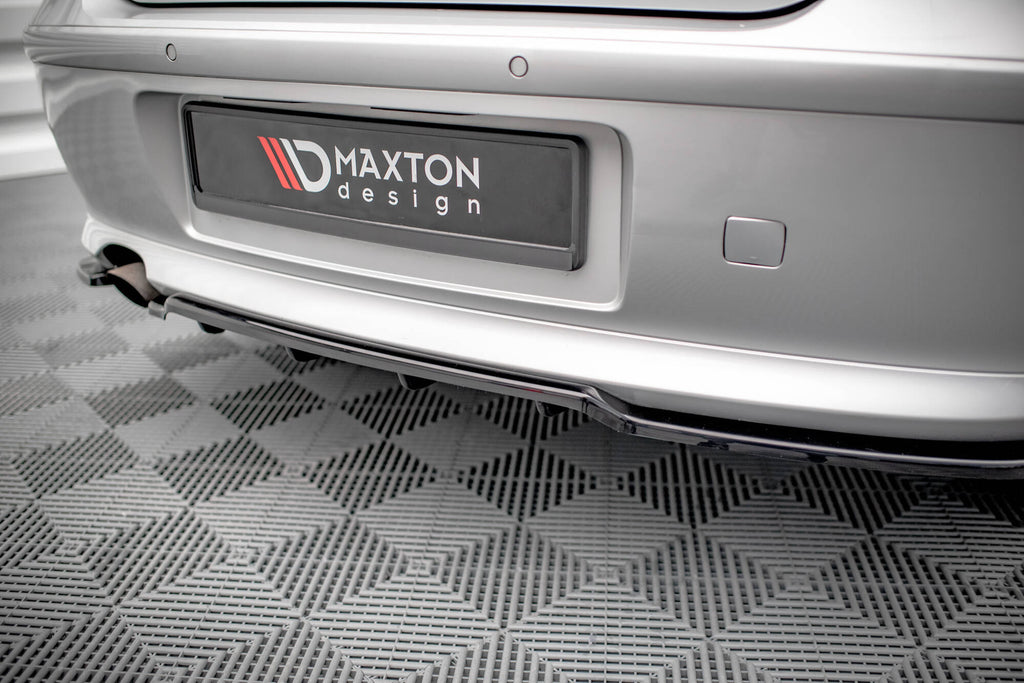Maxton Design Street+ Mittlerer Diffusor RACE passend für BMW 1er E81 Facelift schwarz Hochglanz