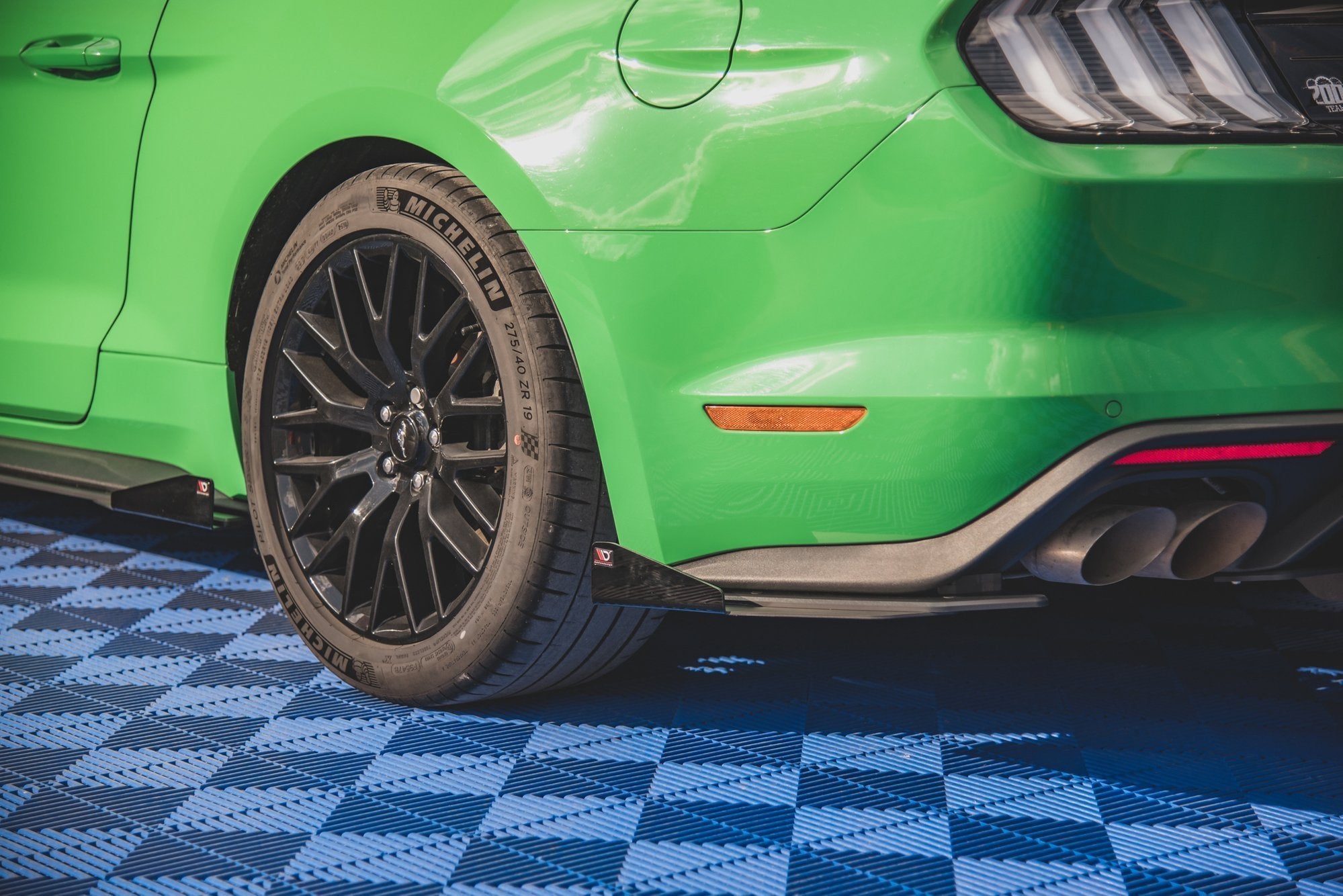 Maxton Design Street Pro Heck Ansatz Flaps Diffusor V.1 + Flaps passend für Ford Mustang GT Mk6 Facelift schwarz Hochglanz