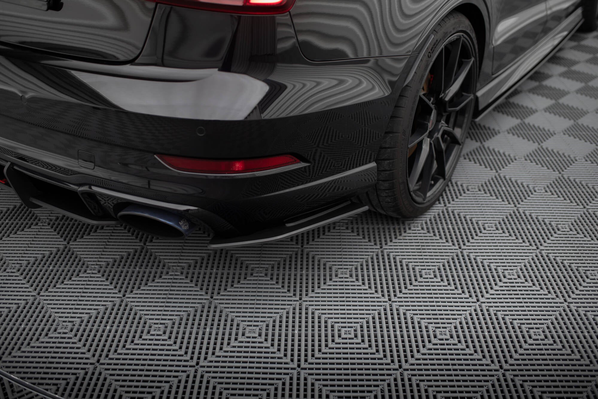 Maxton Design Street Pro Heck Ansatz Flaps Diffusor passend für Audi RS3 Limousine 8V Facelift