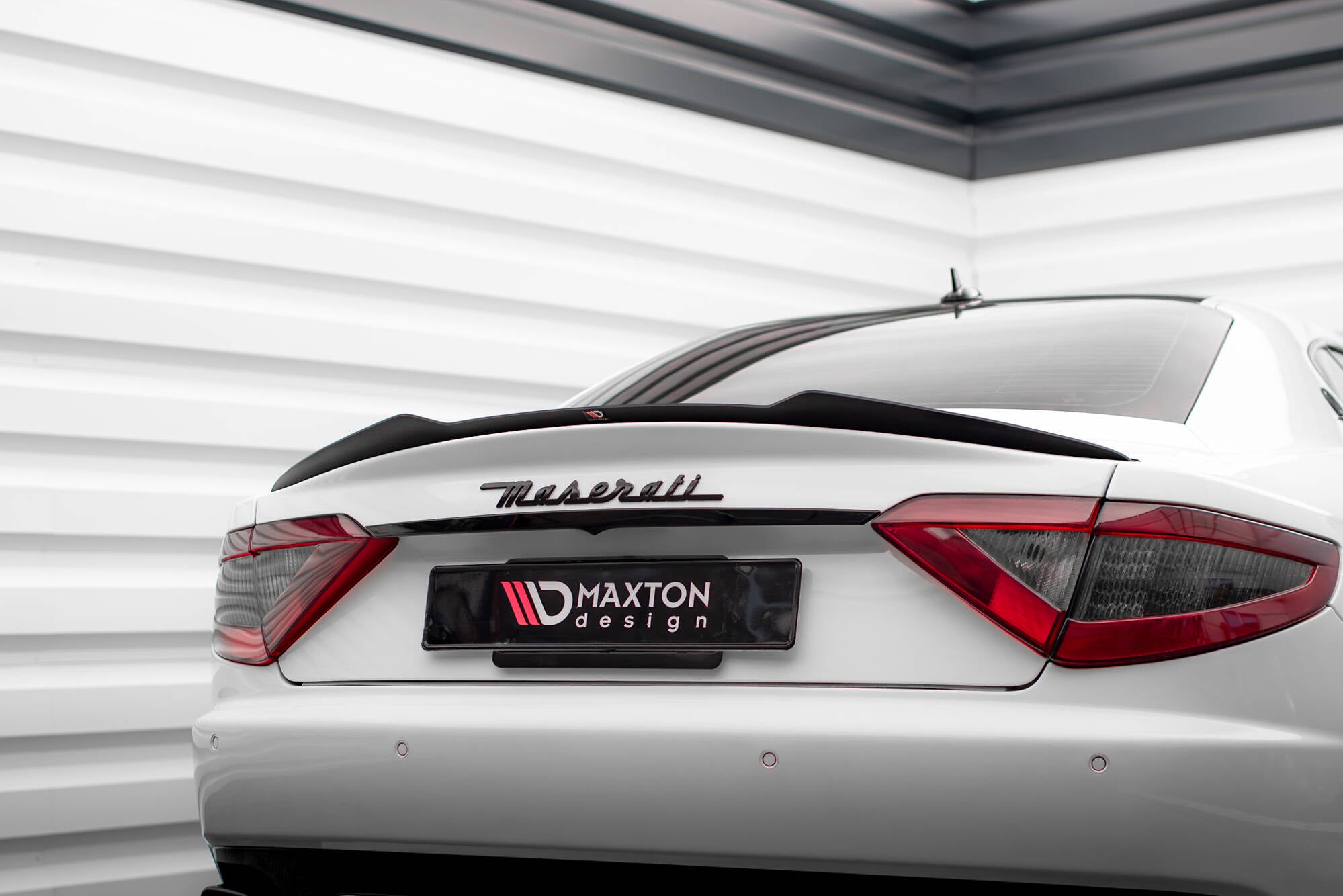 Maxton Design Spoiler CAP passend für Maserati Granturismo S Mk1 schwarz Hochglanz
