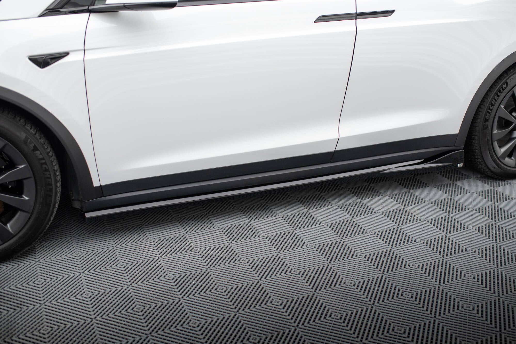 Maxton Design Street+ Seitenschweller Leisten passend für Tesla Model X Mk1 Facelift schwarz Hochglanz