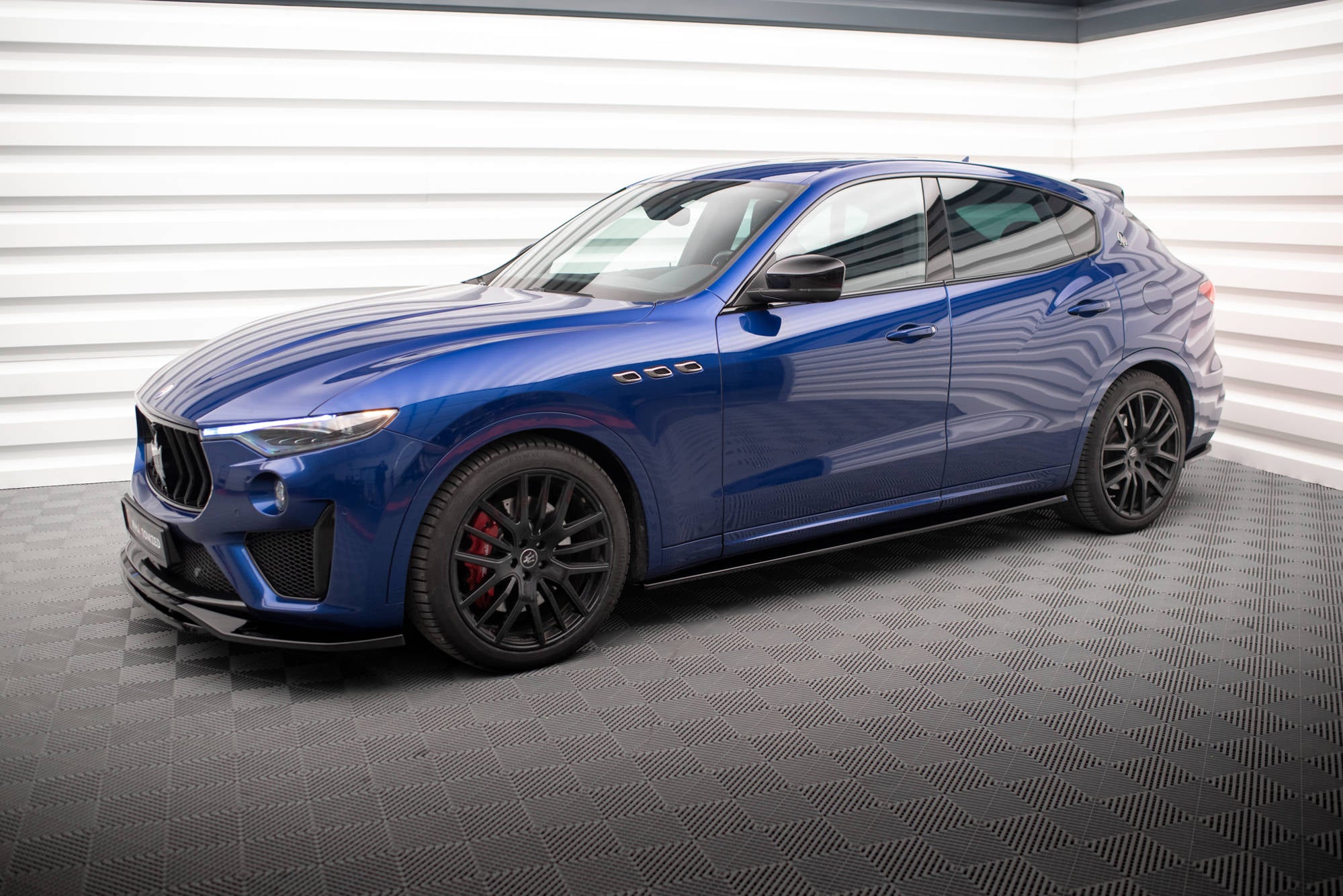 Maxton Design Street+ Seitenschweller Leisten passend für Maserati Levante GTS / Trofeo Mk1 schwarz Hochglanz