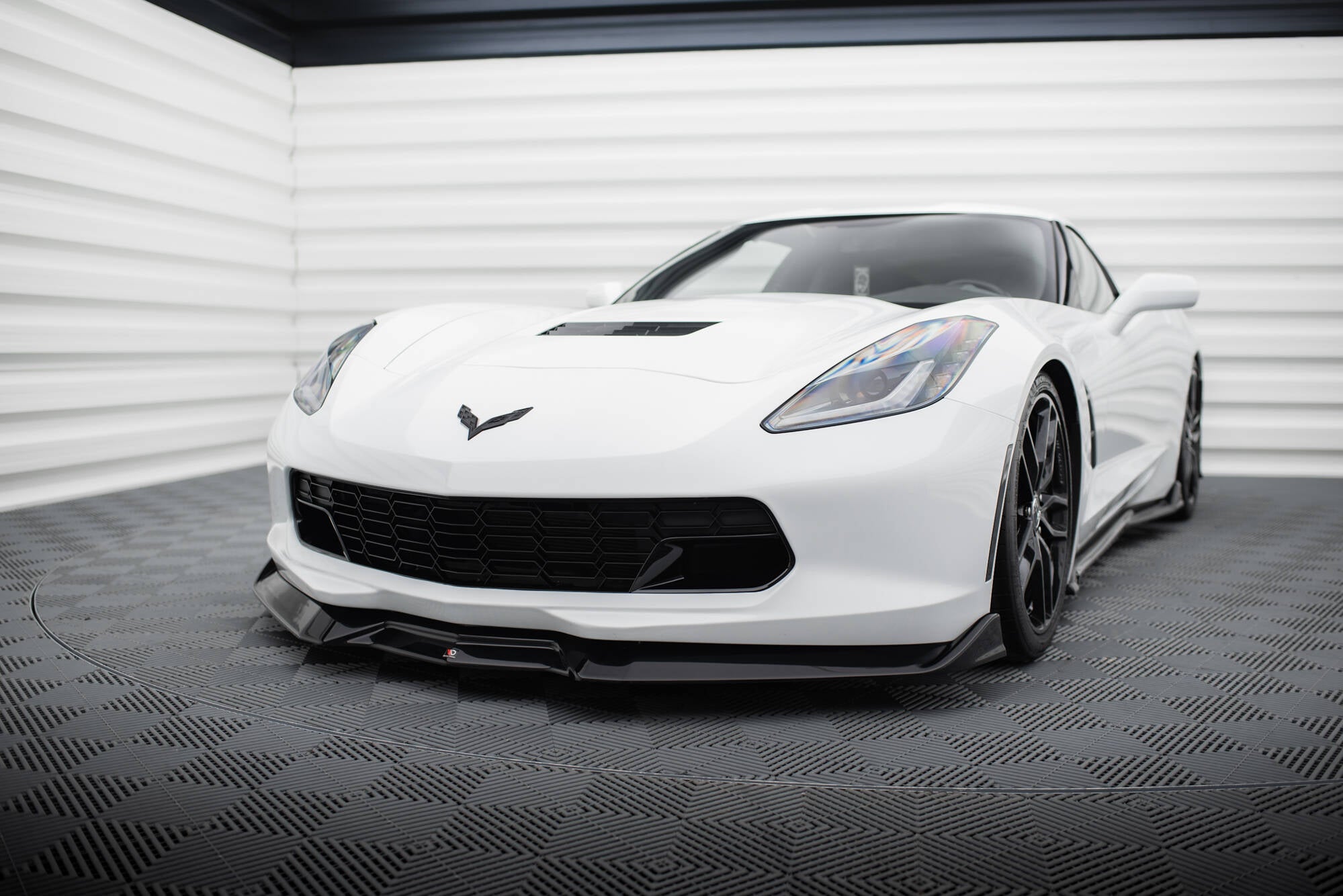 Maxton Design Street+ Spoilerlippe Front Ansatz V.2 passend für Chevrolet Corvette Stingray / Z06 C7 schwarz Hochglanz