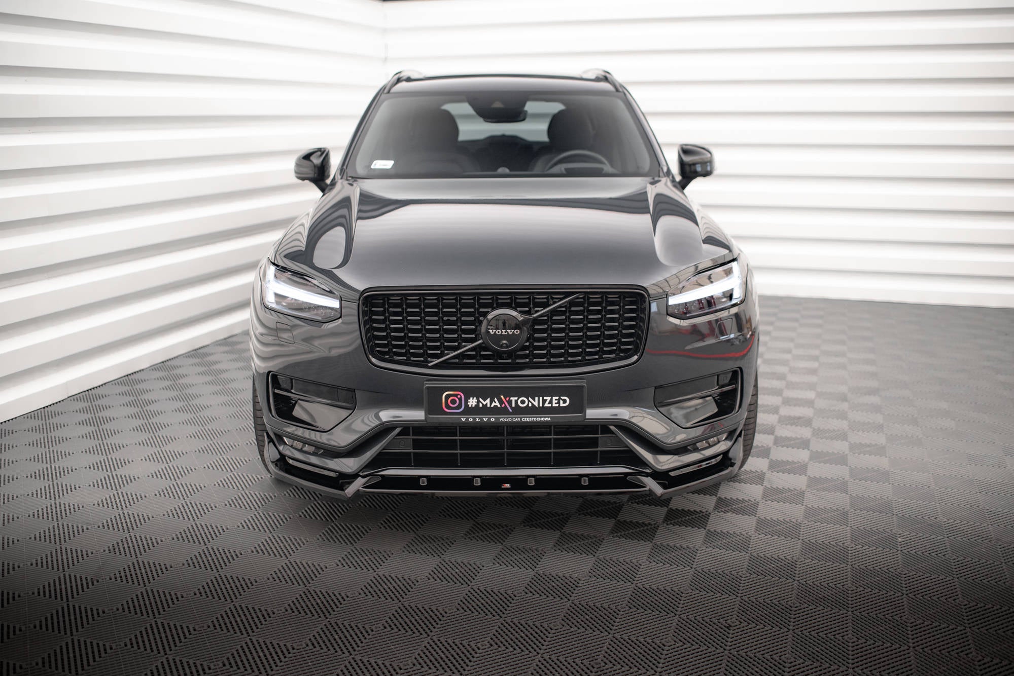 Maxton Design Street+ Spoilerlippe Front Ansatz V.2 passend für Volvo XC90 R-Design Mk2 Facelift schwarz Hochglanz