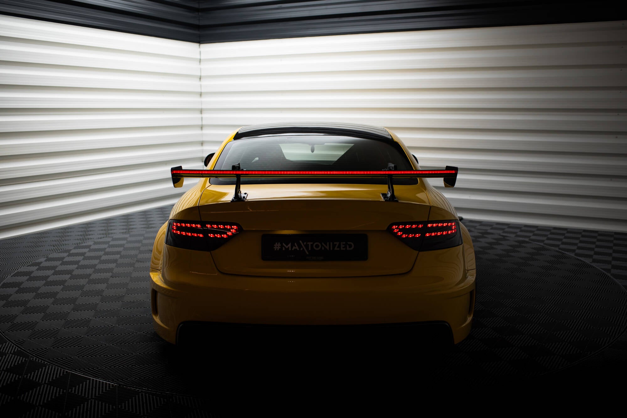 Maxton Design Carbon Spoiler With Upper Swan Mounting + LED Audi A5 Coupe 8T für Audi A5 / S5 / RS5