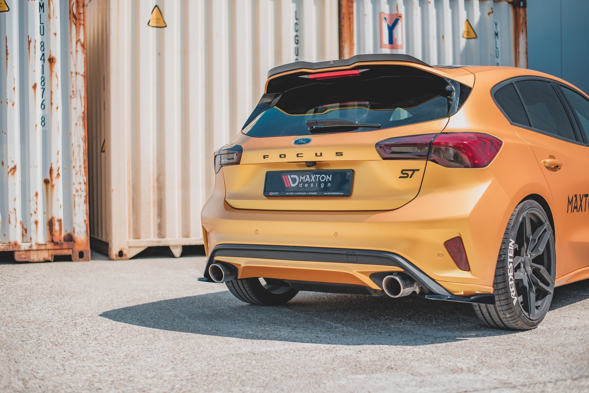 Maxton Design Heck Ansatz Flaps Diffusor V.2 passend für Ford Focus Hatchback ST Mk4 schwarz Hochglanz