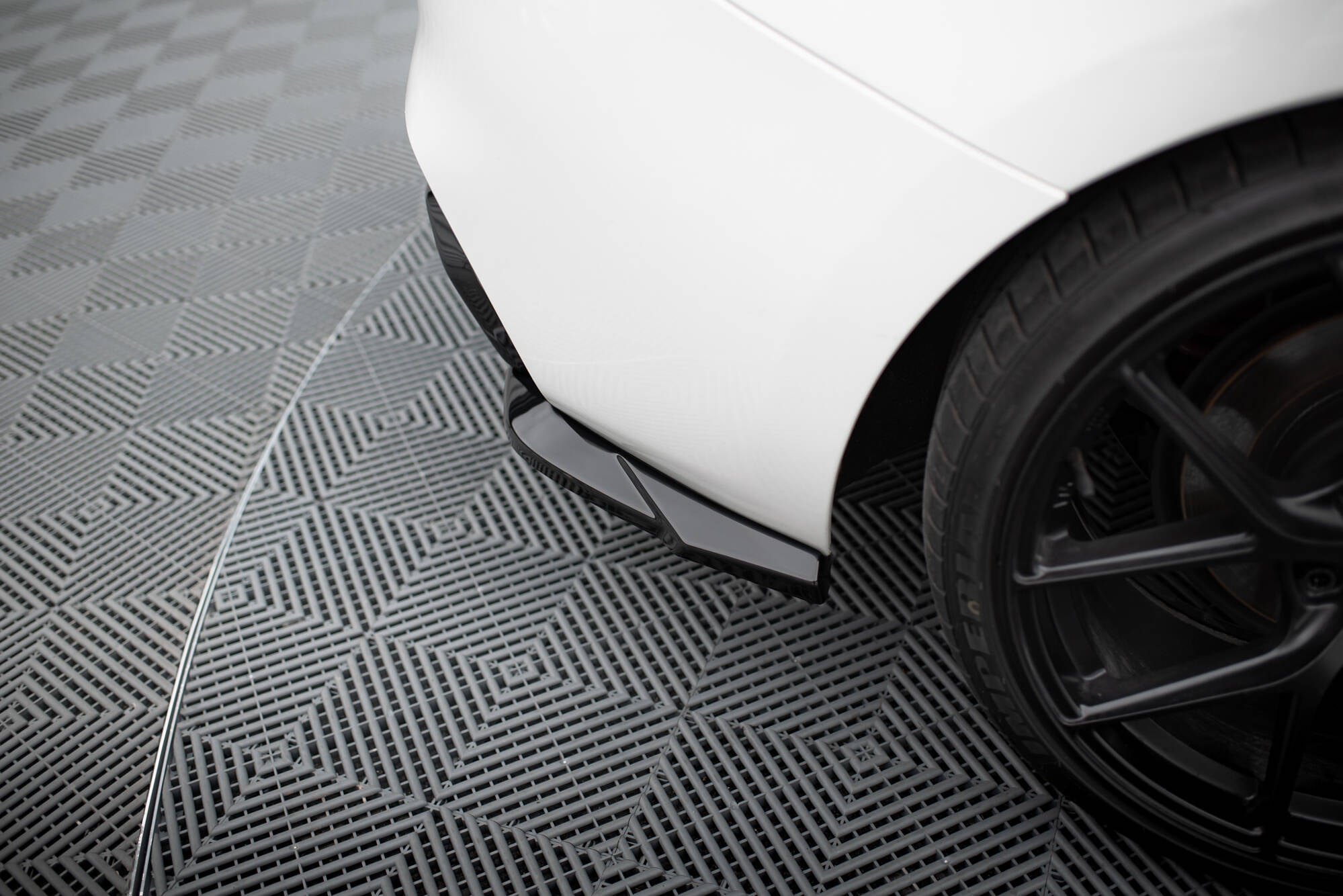 Maxton Design Heck Ansatz Flaps Diffusor V.5 passend für (Für heckansatz v.3) BMW 1er M-Paket / M140i F20 Facelift schwarz Hochglanz