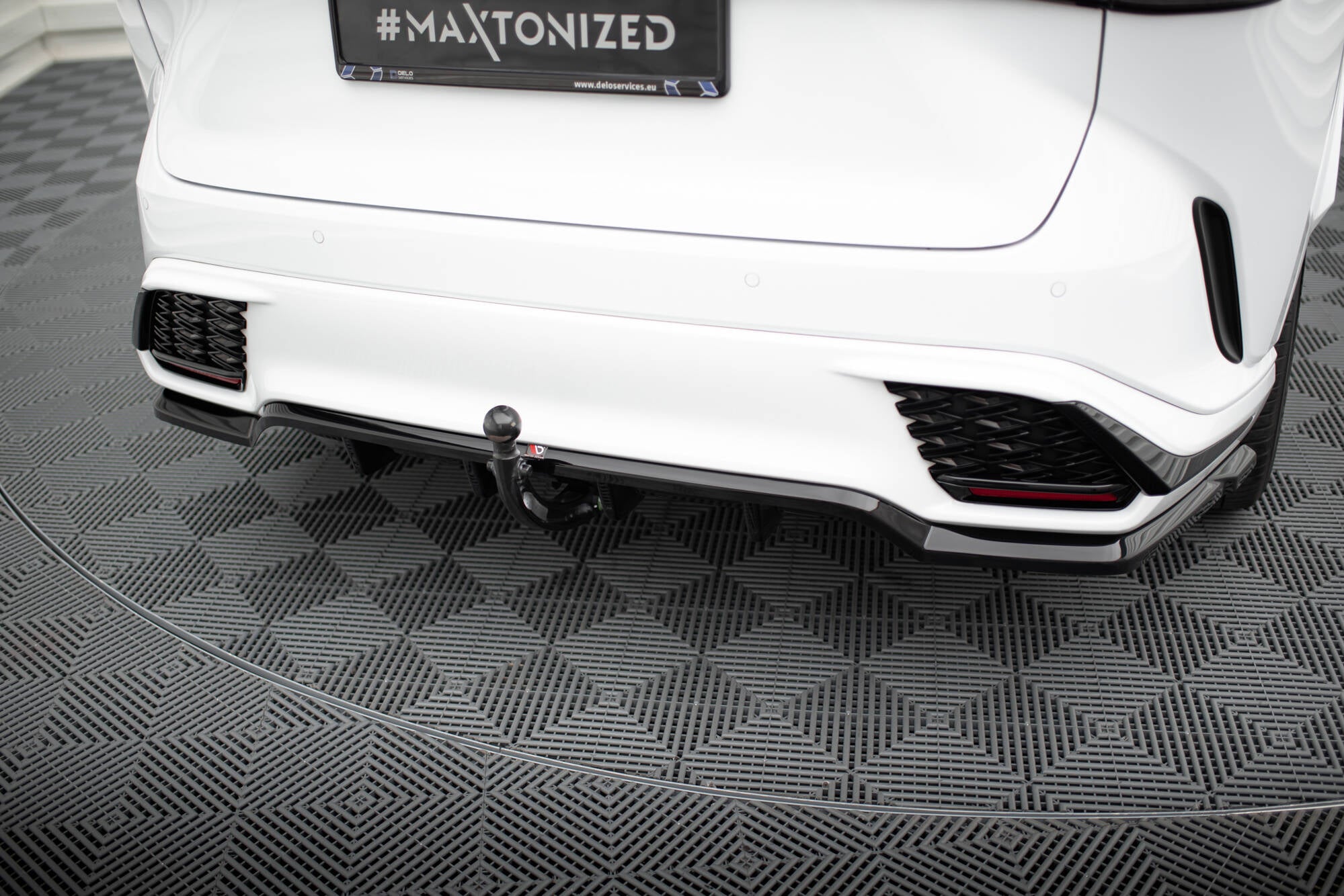 Maxton Design Street+ Mittlerer Diffusor RACE passend für Lexus RX F-Sport Mk5 schwarz Hochglanz