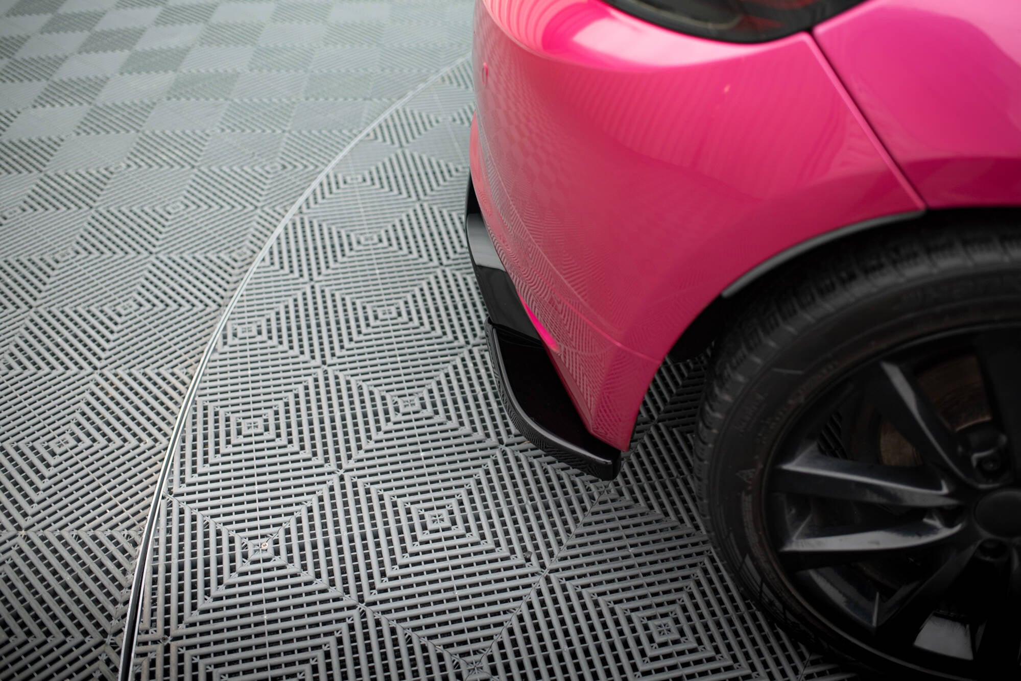 Maxton Design Heck Ansatz Flaps Diffusor V.2 passend für VW Scirocco Mk3 schwarz Hochglanz