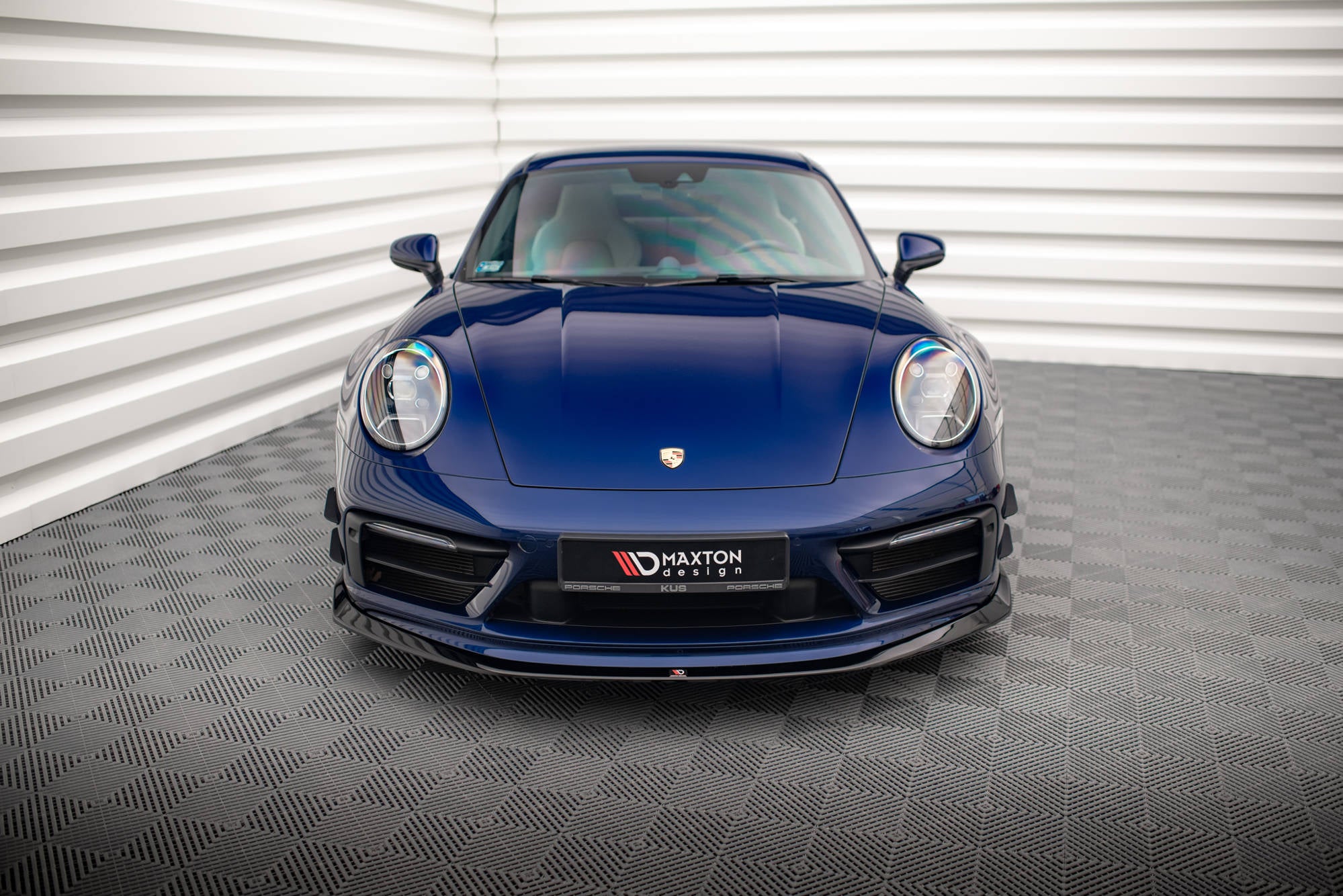 Maxton Design Street+ Spoilerlippe Front Ansatz V.2 passend für Porsche 911 Carrera Aero / Carrera GTS 992 schwarz Hochglanz