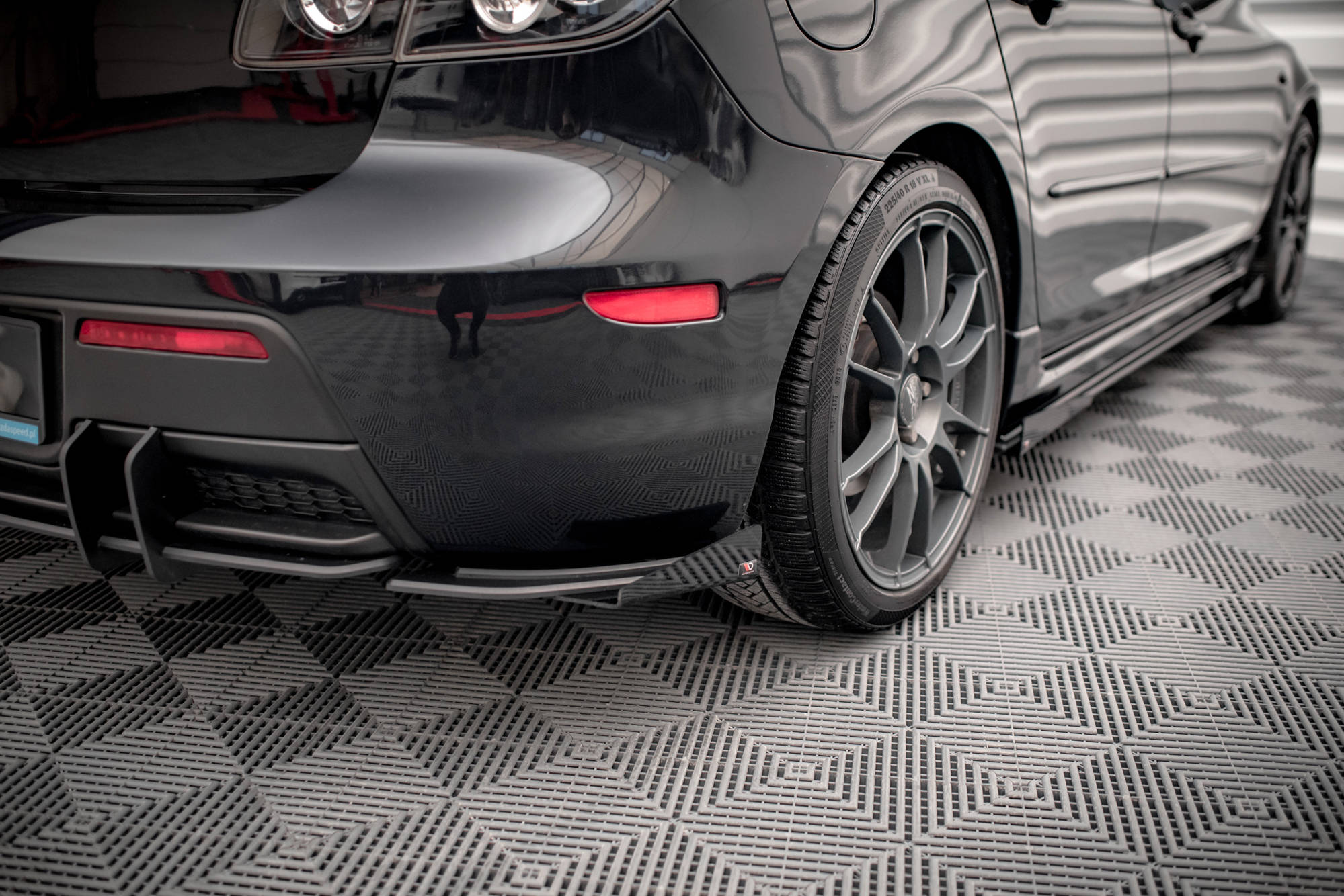 Maxton Design Street Pro Heck Ansatz Flaps Diffusor + Flaps passend für Mazda 3 MPS Mk1 US-Spec Version schwarz Hochglanz