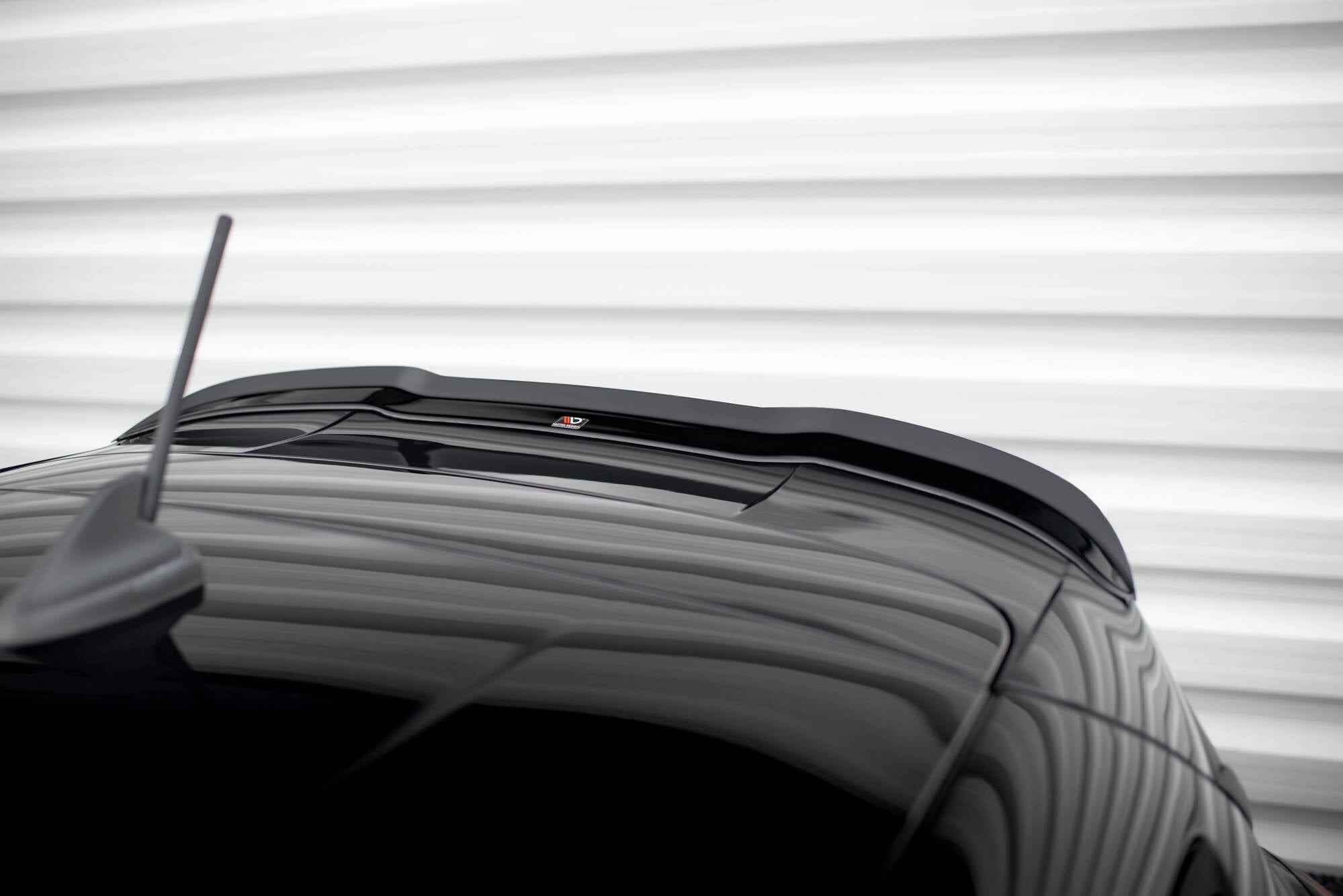 Maxton Design Spoiler CAP V.1 passend für Ford Fiesta Mk8 ST / ST-Line schwarz Hochglanz