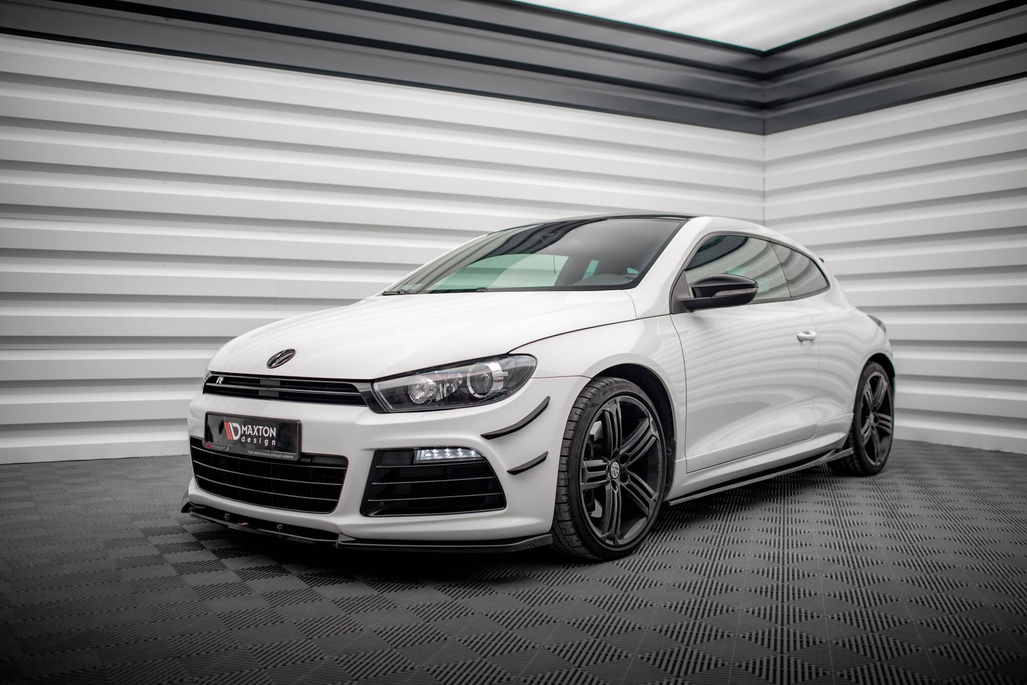 Maxton Design Street+ Seitenschweller Leisten V.2 passend für VW Scirocco R Mk3 / Mk3 Facelift schwarz Hochglanz