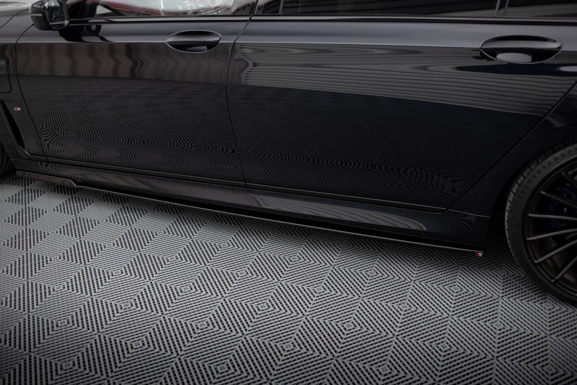 Maxton Design Street+ Seitenschweller Leisten V.2 passend für BMW 7 Lang M-Paket G12 schwarz Hochglanz