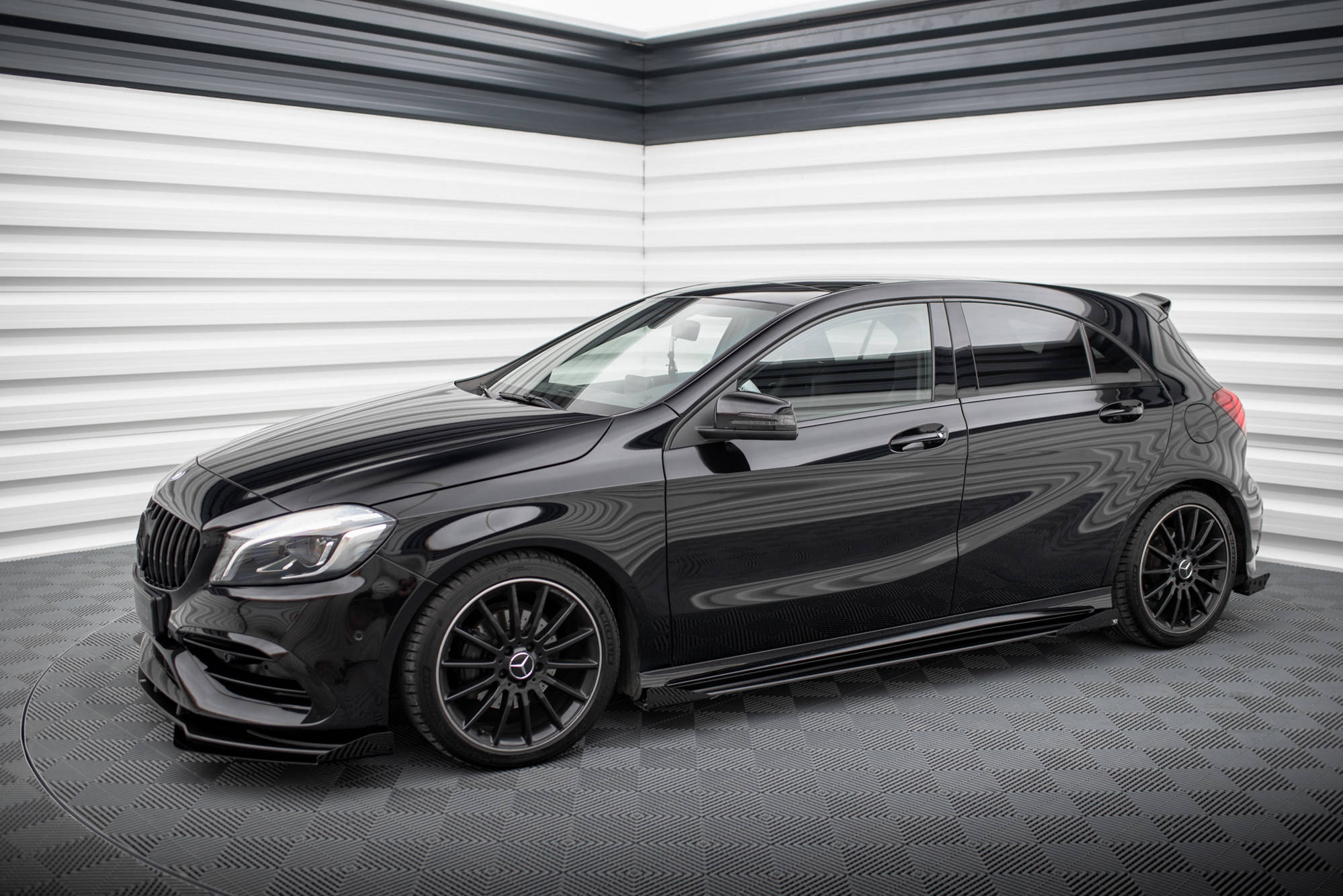 Maxton Design Seitenschweller Flaps passend für Mercedes-Benz A AMG-Line W176 Facelift schwarz Hochglanz
