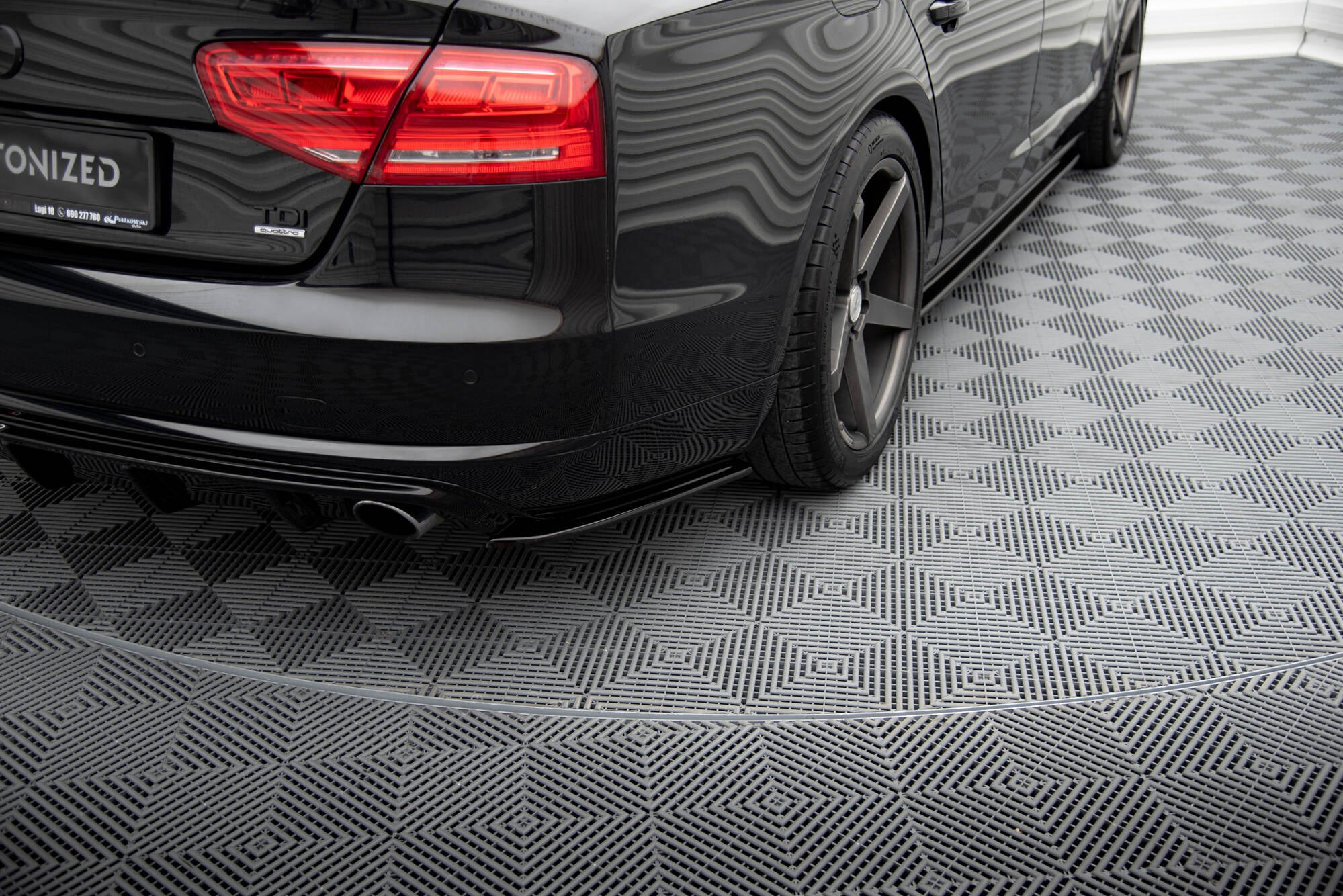 Maxton Design Heck Ansatz Flaps Diffusor passend für Audi A8 D4 schwarz Hochglanz