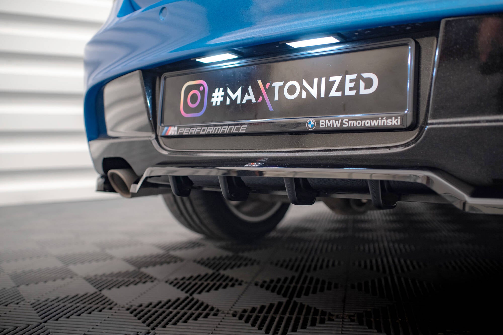 Maxton Design Street+ Mittlerer Diffusor RACE passend für BMW 1er M-Paket E87 Facelift schwarz Hochglanz