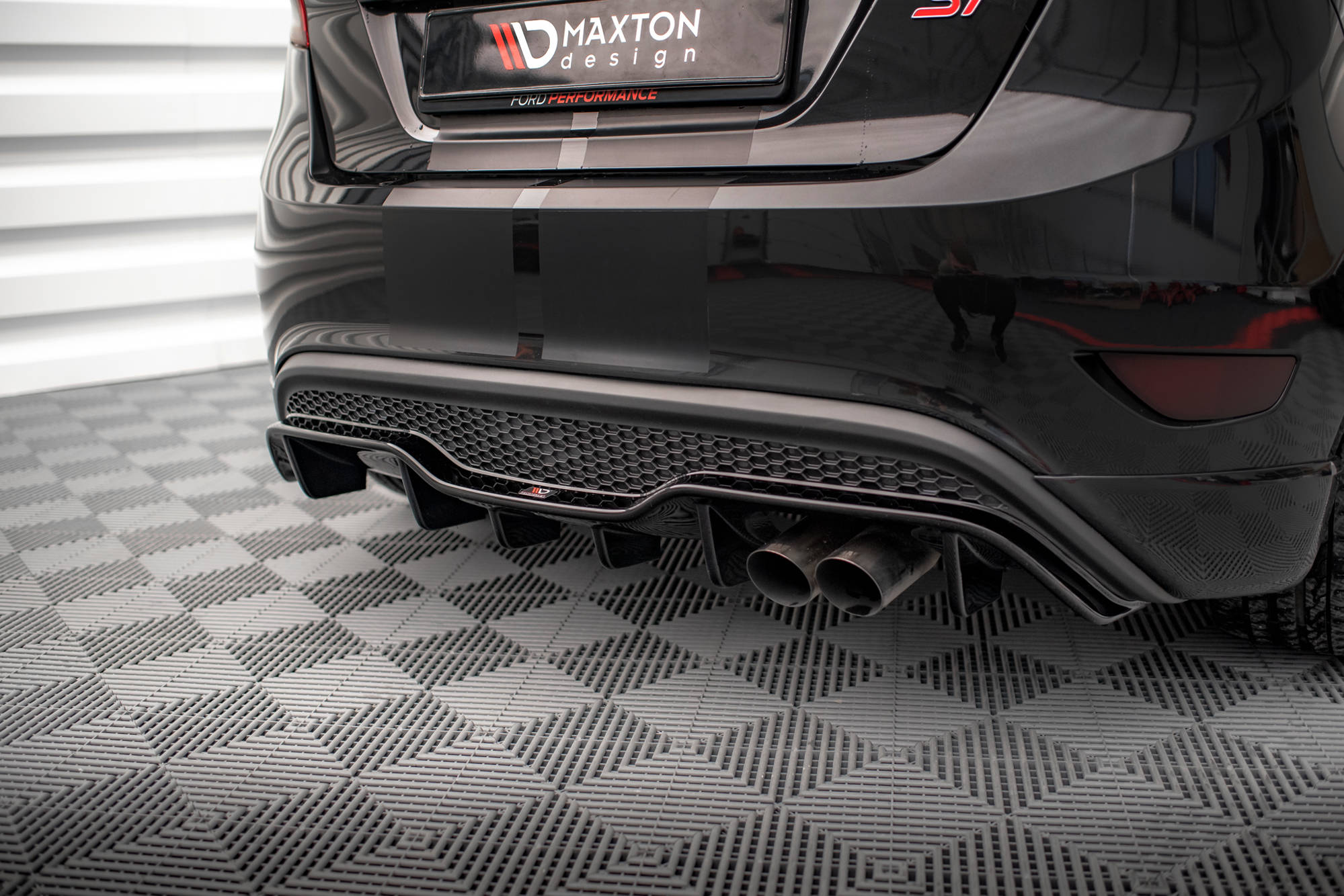 Maxton Design Diffusor Heck Ansatz passend für Ford Fiesta ST (5-Türige version) Mk7 Facelift schwarz Hochglanz