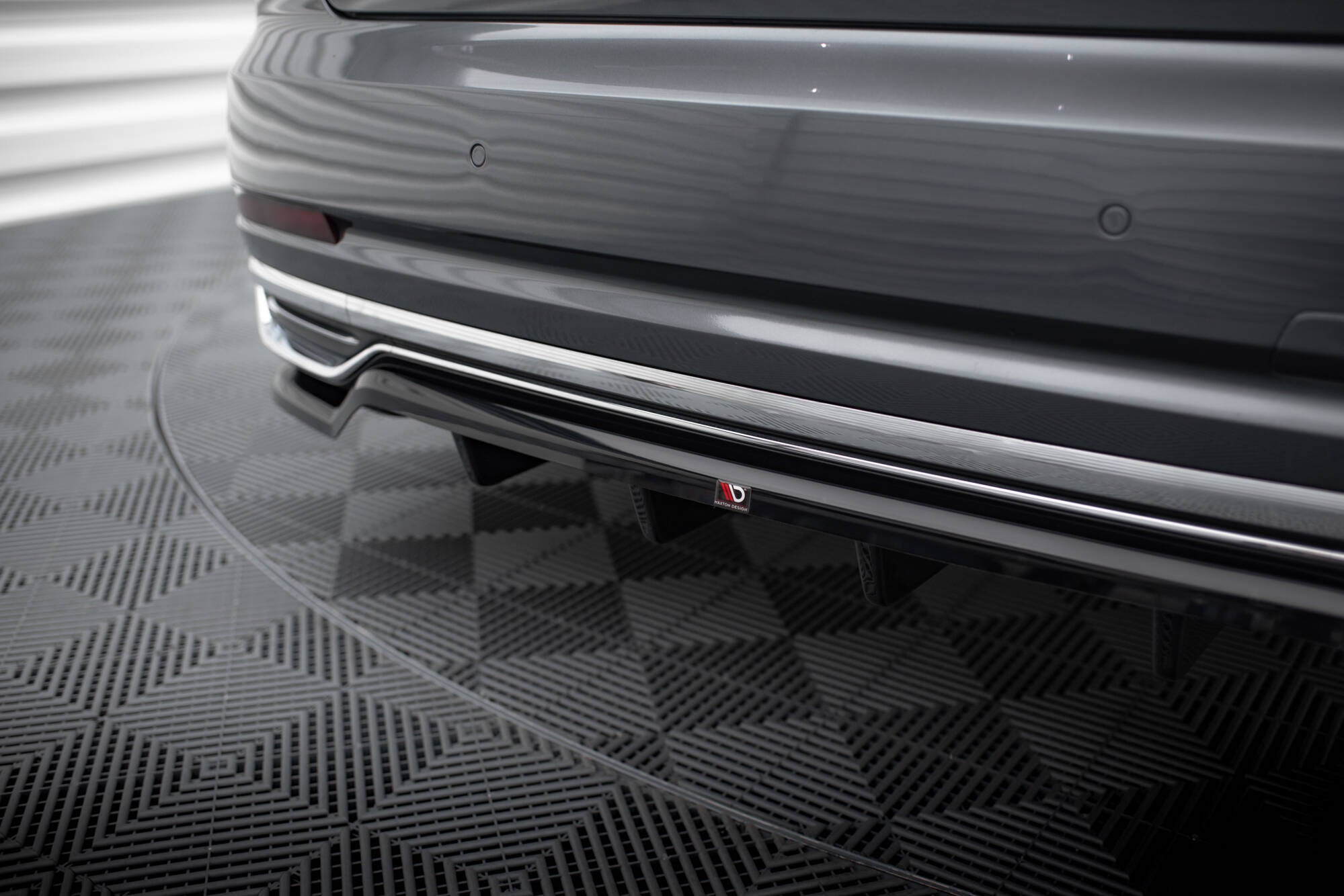Maxton Design Street+ Mittlerer Diffusor RACE passend für Audi A8 D5 schwarz Hochglanz