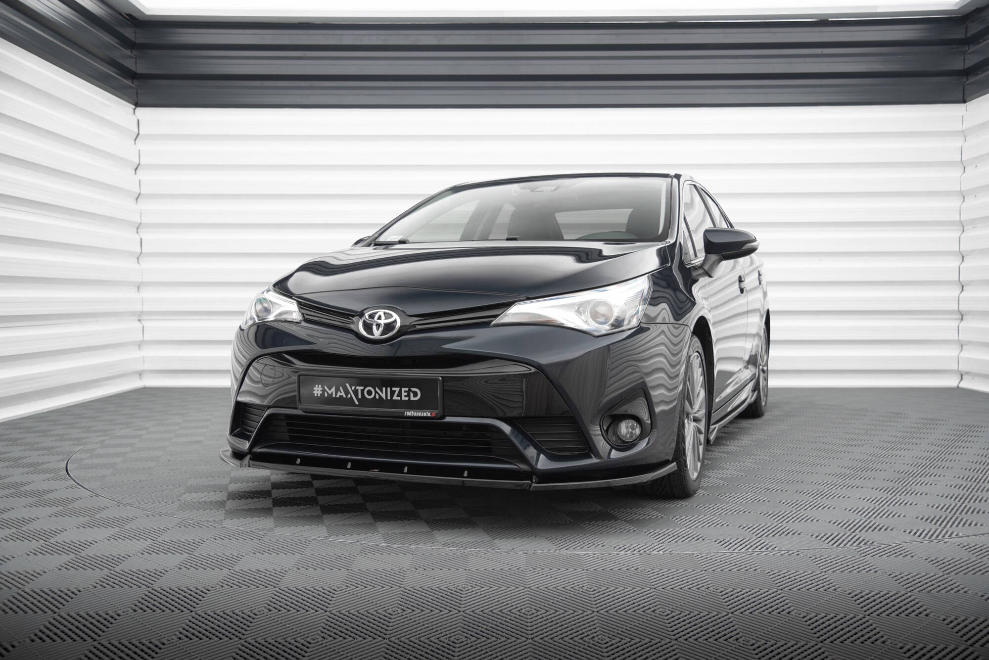 Maxton Design Street+ Spoilerlippe Front Ansatz V.1 passend für Toyota Avensis Mk3 Facelift schwarz Hochglanz