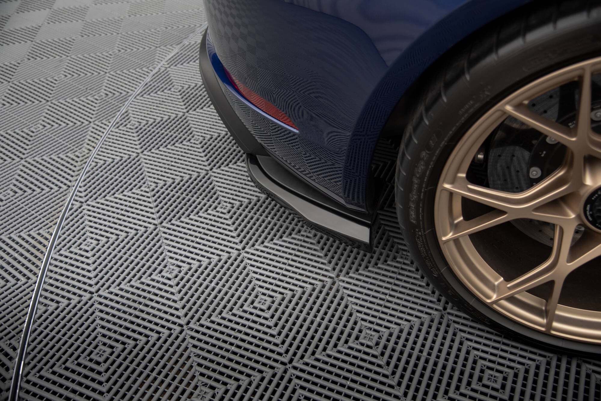 Maxton Design Heck Ansatz Flaps Diffusor passend für Porsche 718 Cayman GT4 RS 982c schwarz Hochglanz