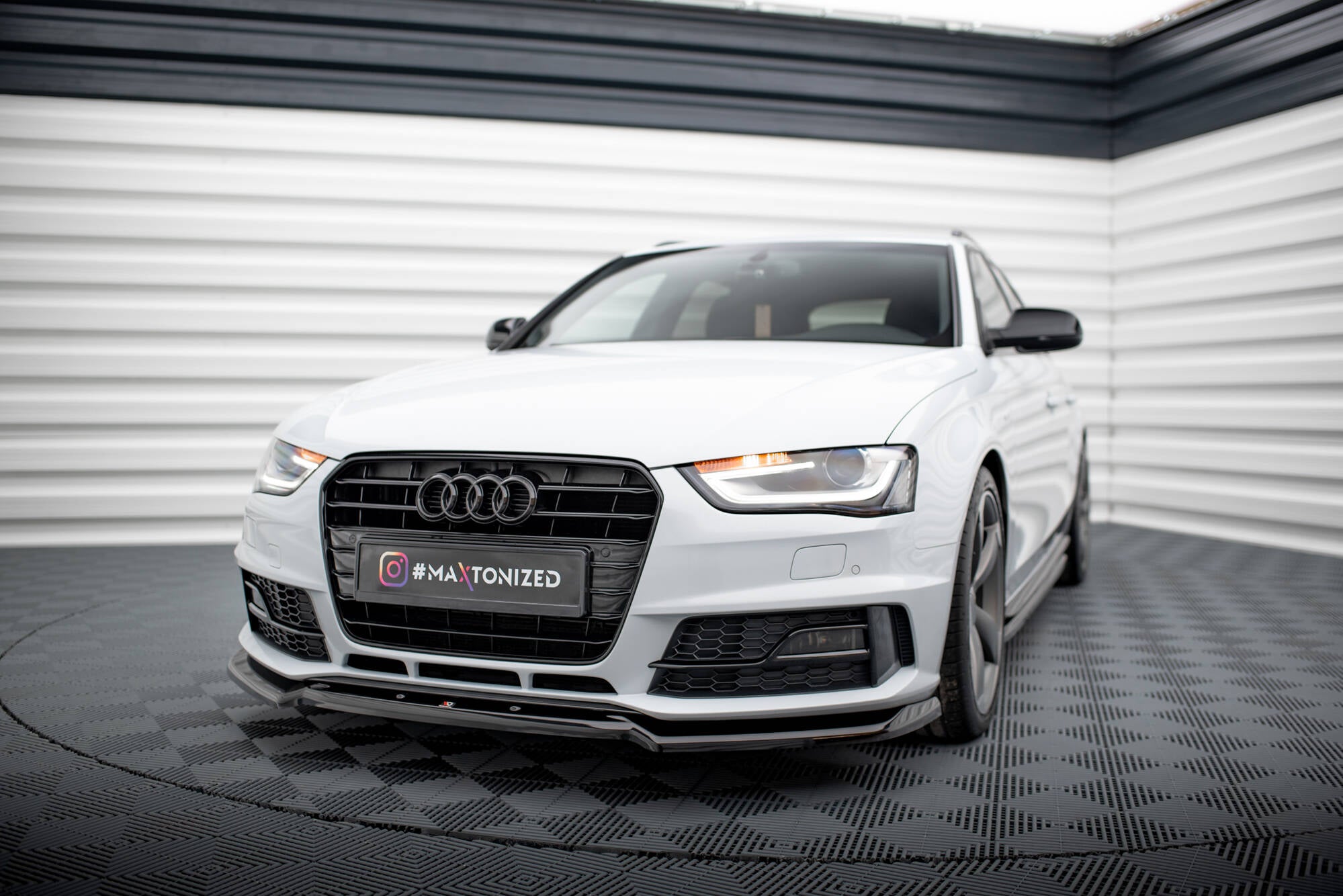 Maxton Design Street+ Spoilerlippe Front Ansatz V.2 passend für Audi A4 Competition B8 Facelift schwarz Hochglanz