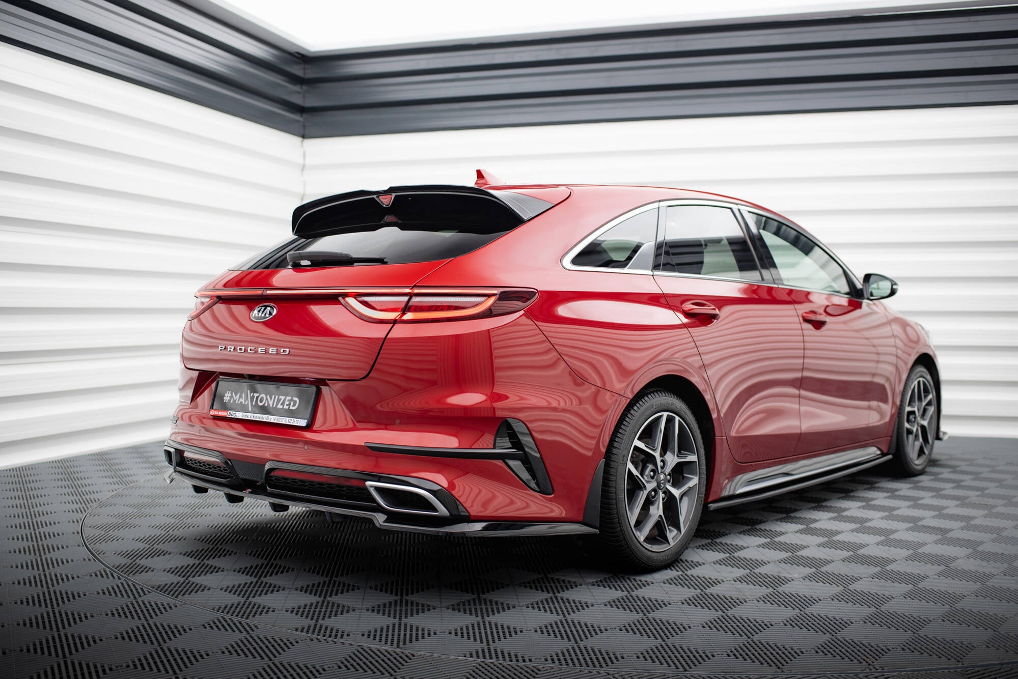 Maxton Design Street+ Mittlerer Diffusor RACE passend für Kia ProCeed GT-Line Mk1 schwarz Hochglanz