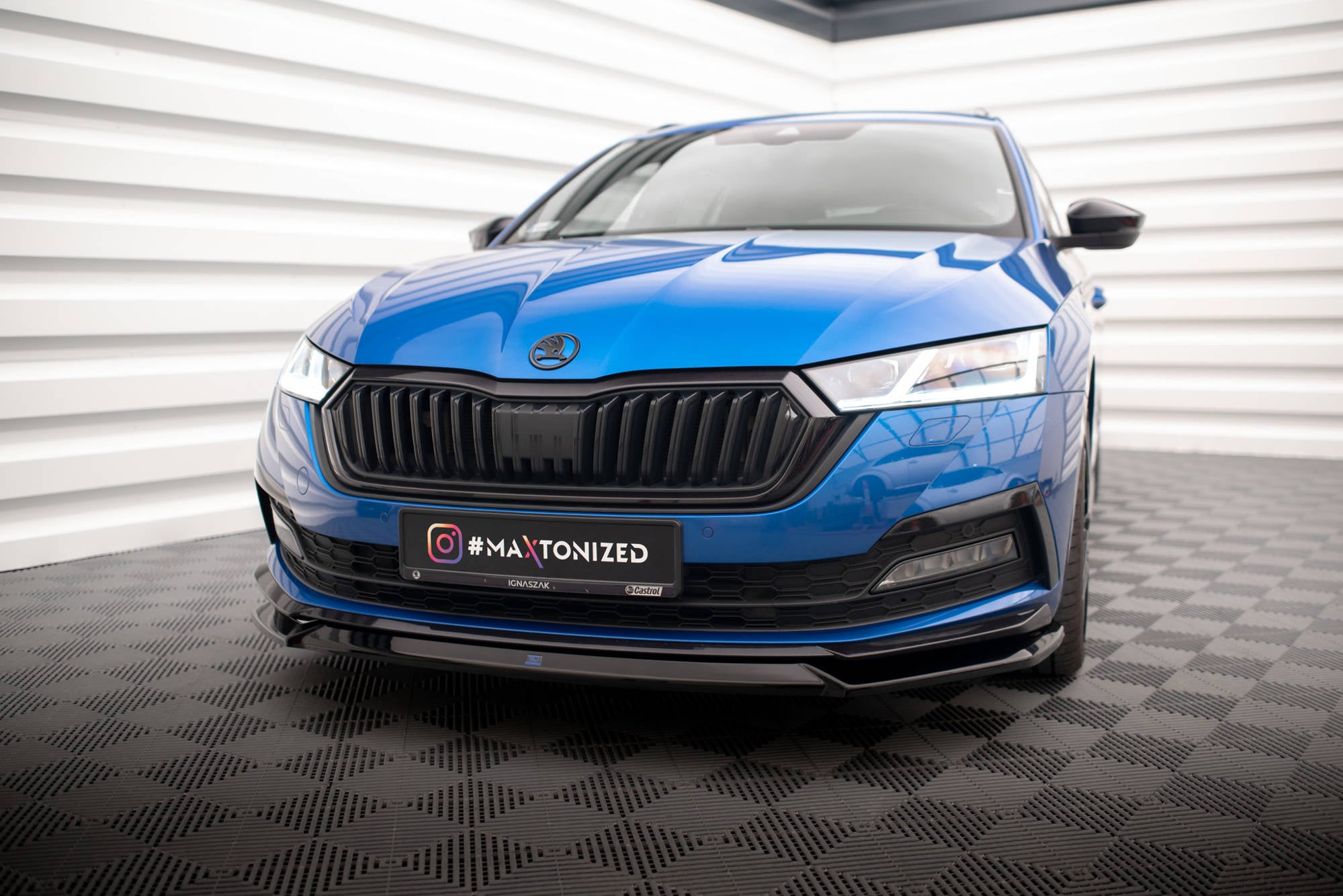 Maxton Design Street+ Spoilerlippe Front Ansatz V.2 passend für Skoda Octavia Sportline Mk4 schwarz Hochglanz