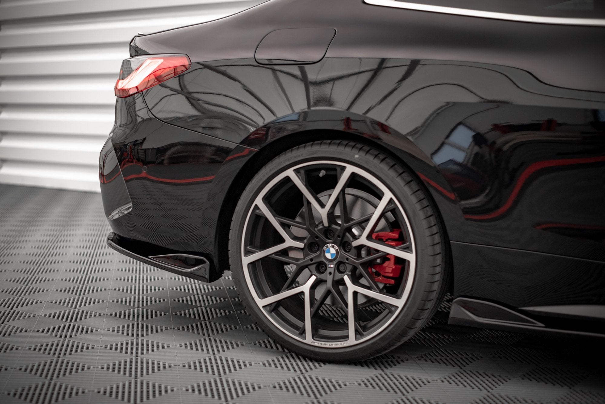 Maxton Design Heck Ansatz Flaps Diffusor V.2 passend für BMW 4er M-Paket G22 / G23 / G22 Facelift / G23 Facelift schwarz Hochglanz