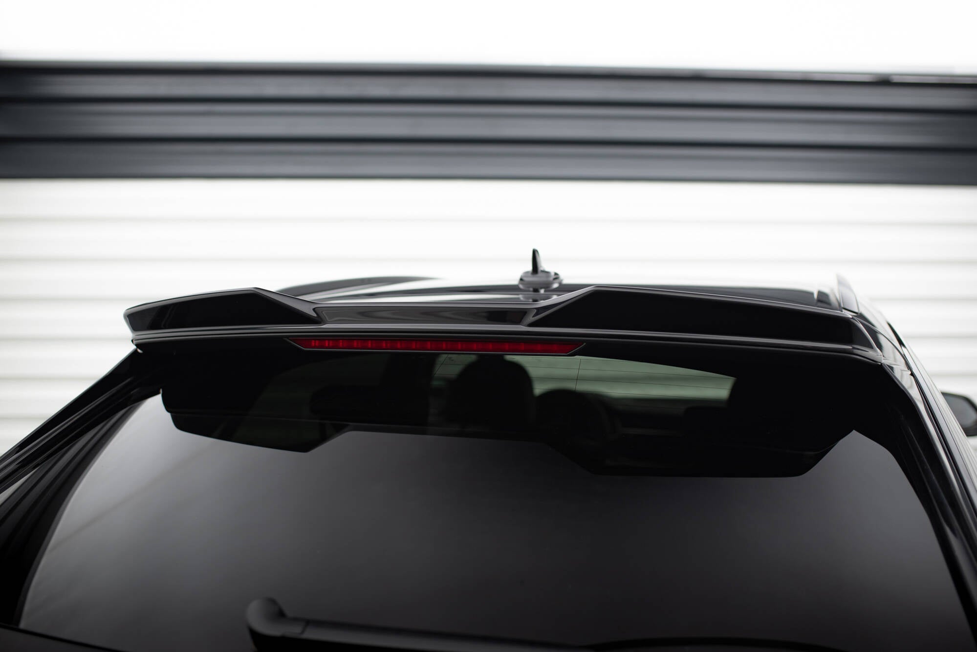 Maxton Design Höher Spoiler CAP 3D passend für Audi Q8 / SQ8 / Q8 S-Line Mk1 schwarz Hochglanz